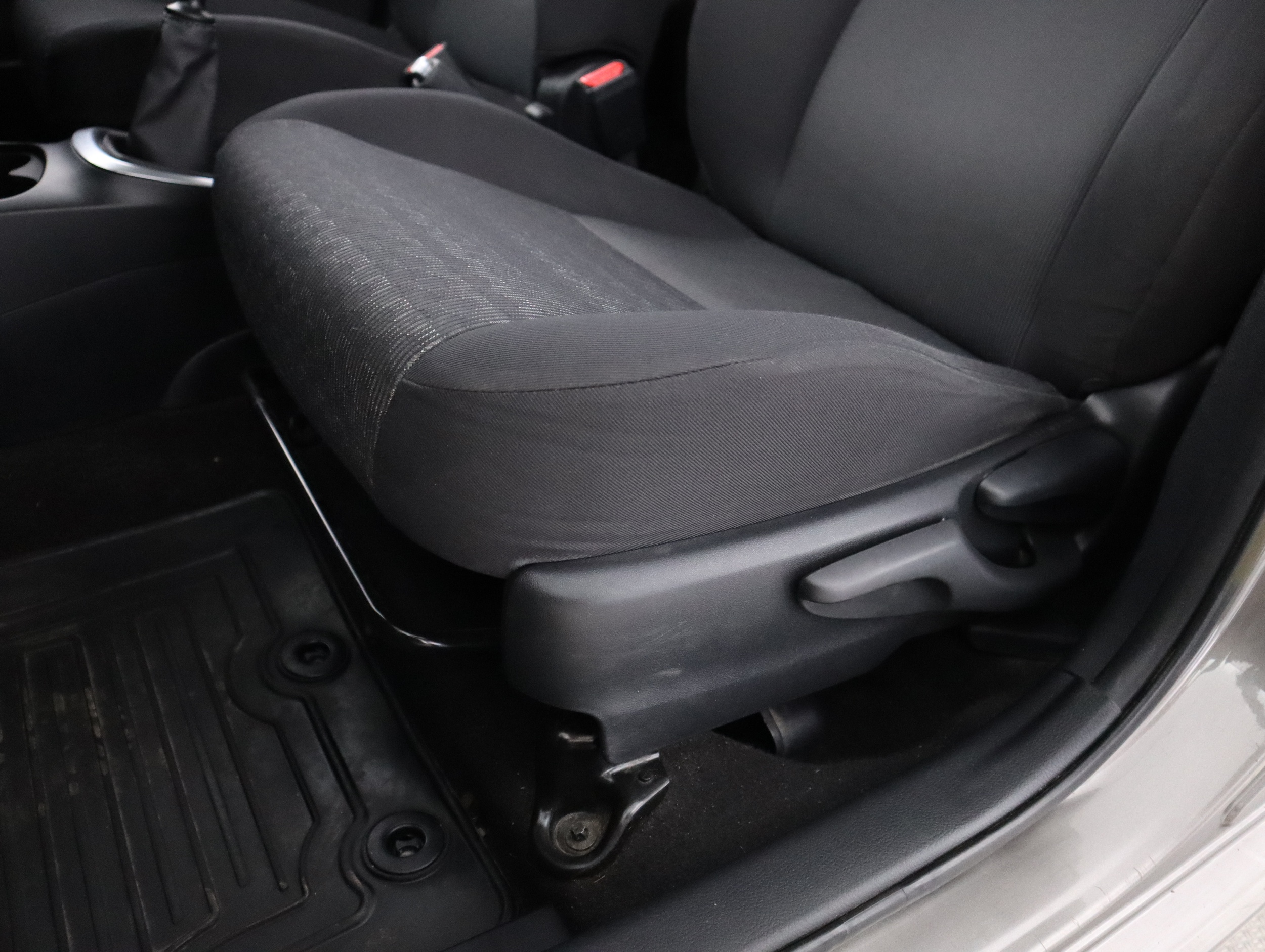 TOYOTA Yaris 2016