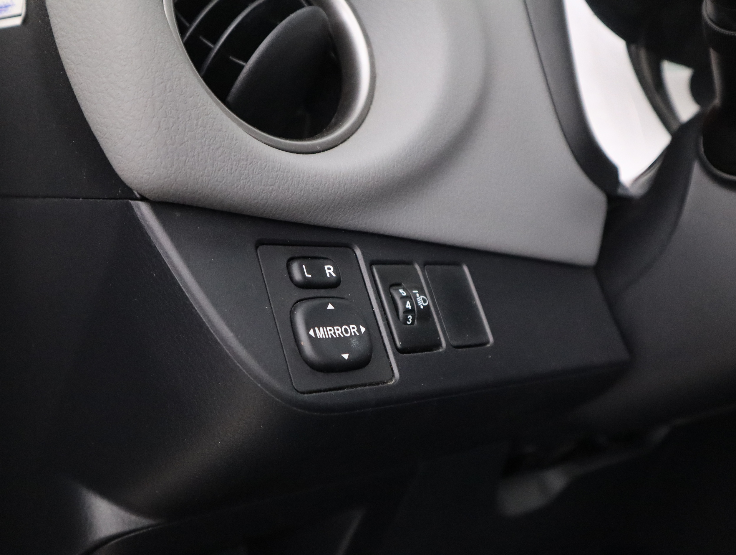 TOYOTA Yaris 2016