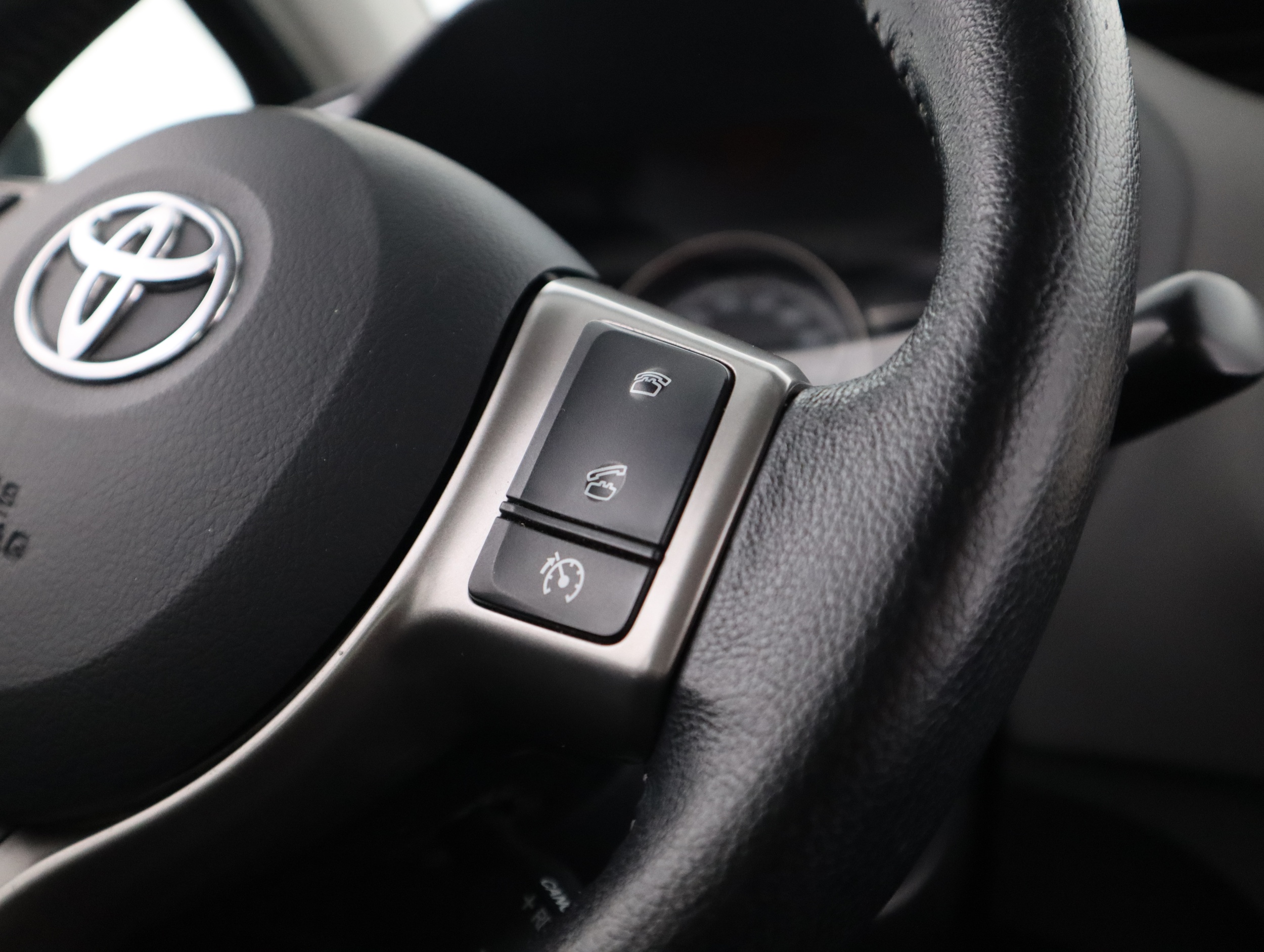 TOYOTA Yaris 2016