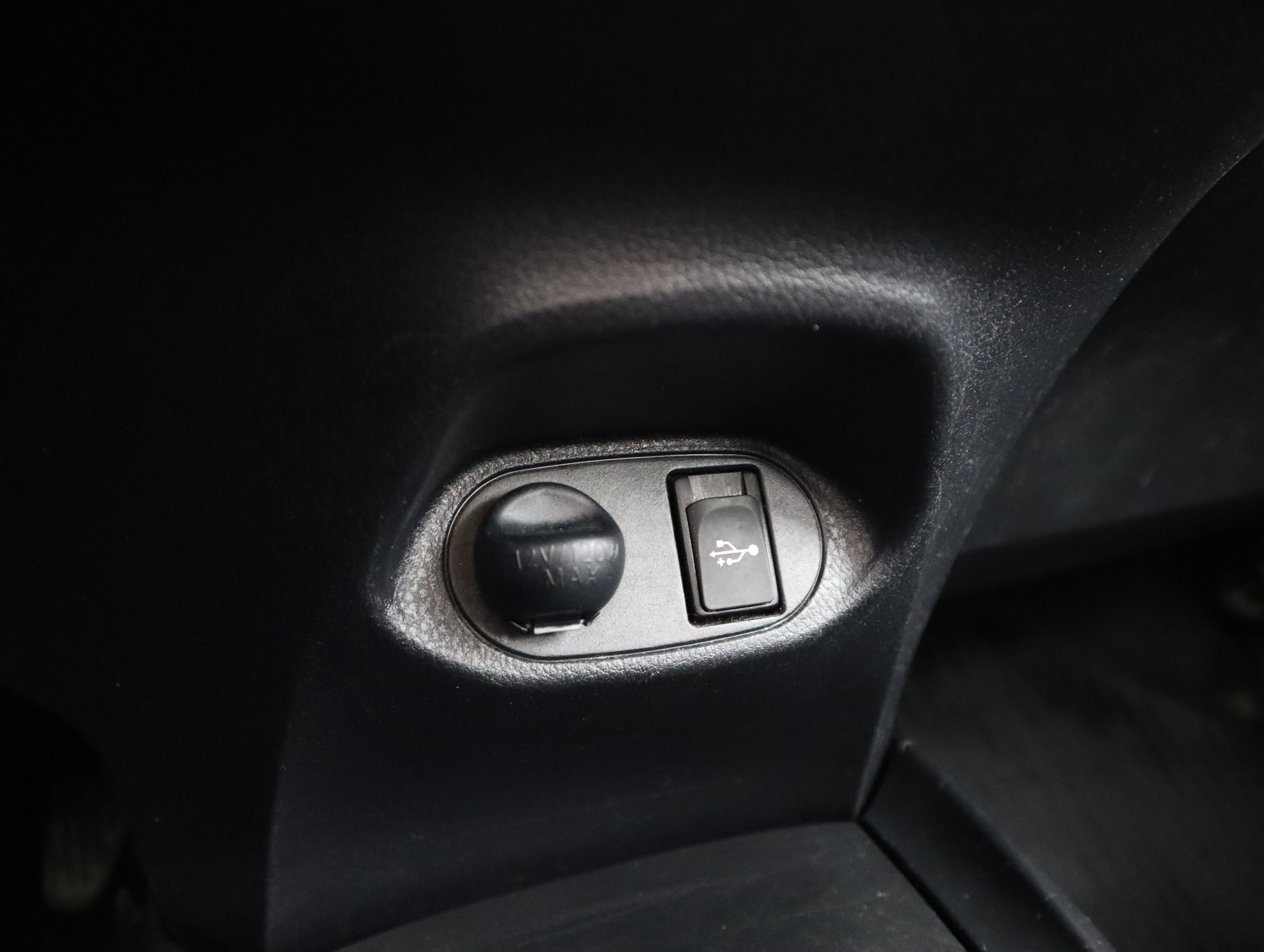 TOYOTA Yaris 2016