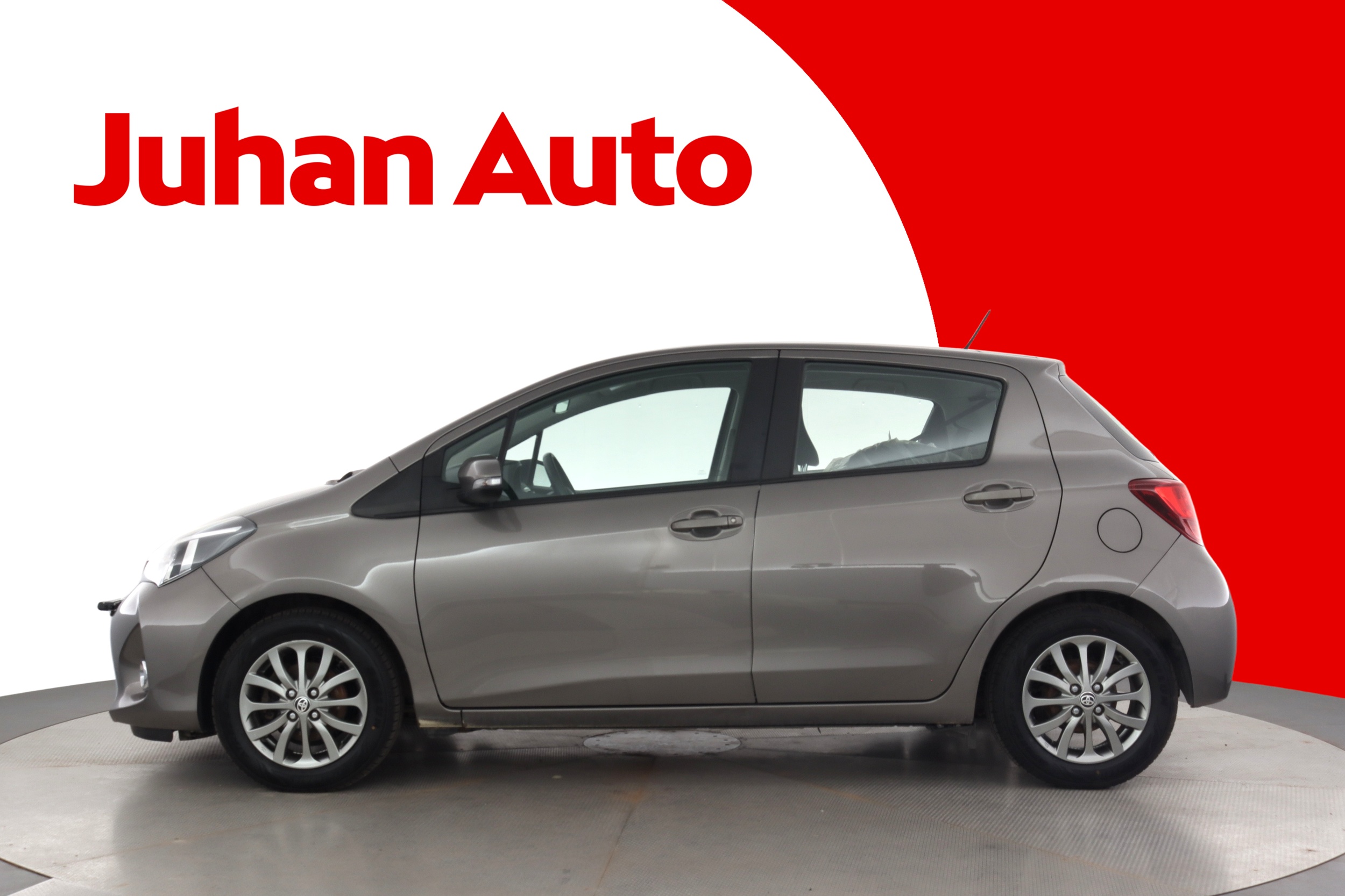 TOYOTA Yaris 2016