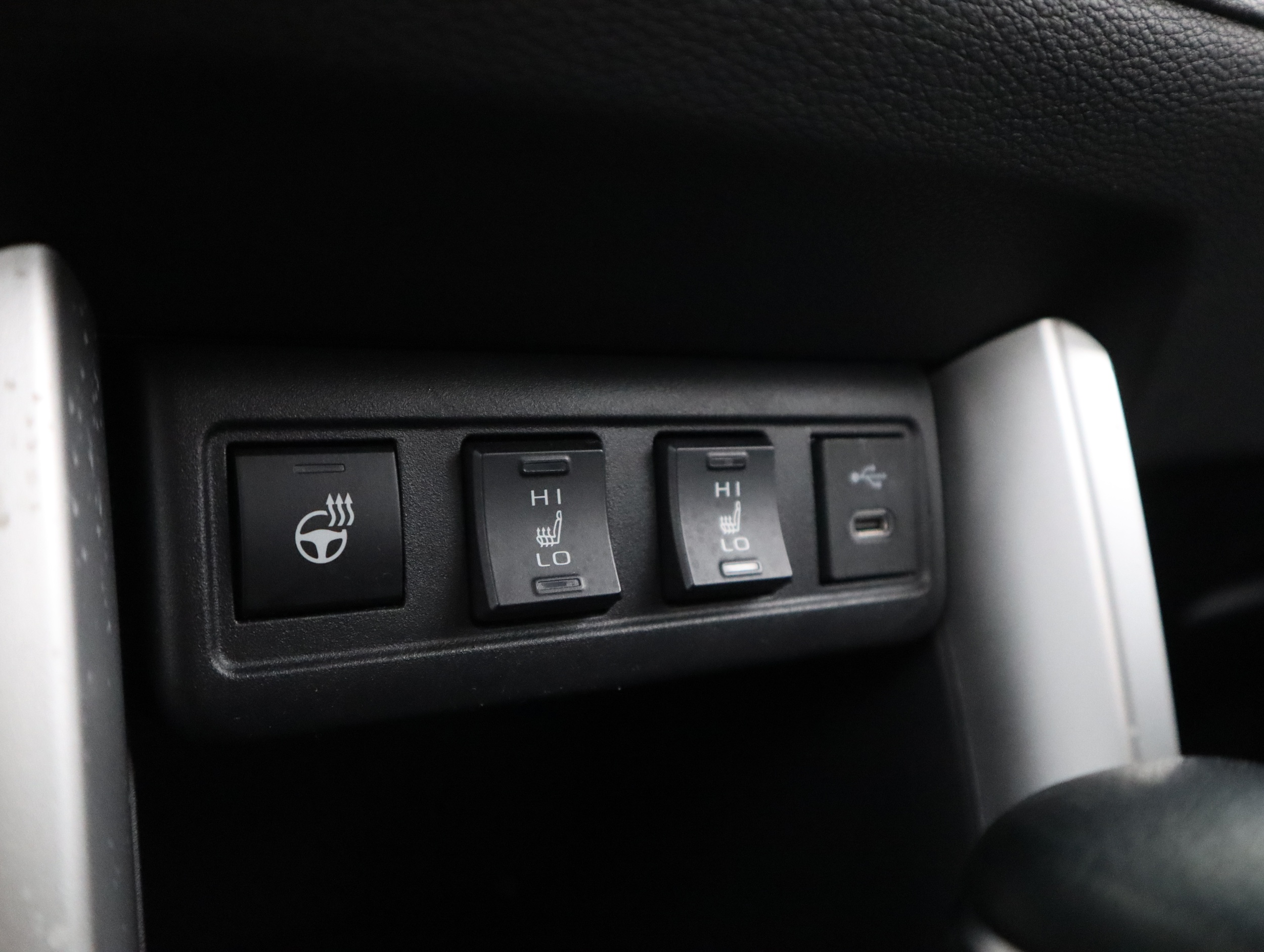 TOYOTA Corolla Cross 2024