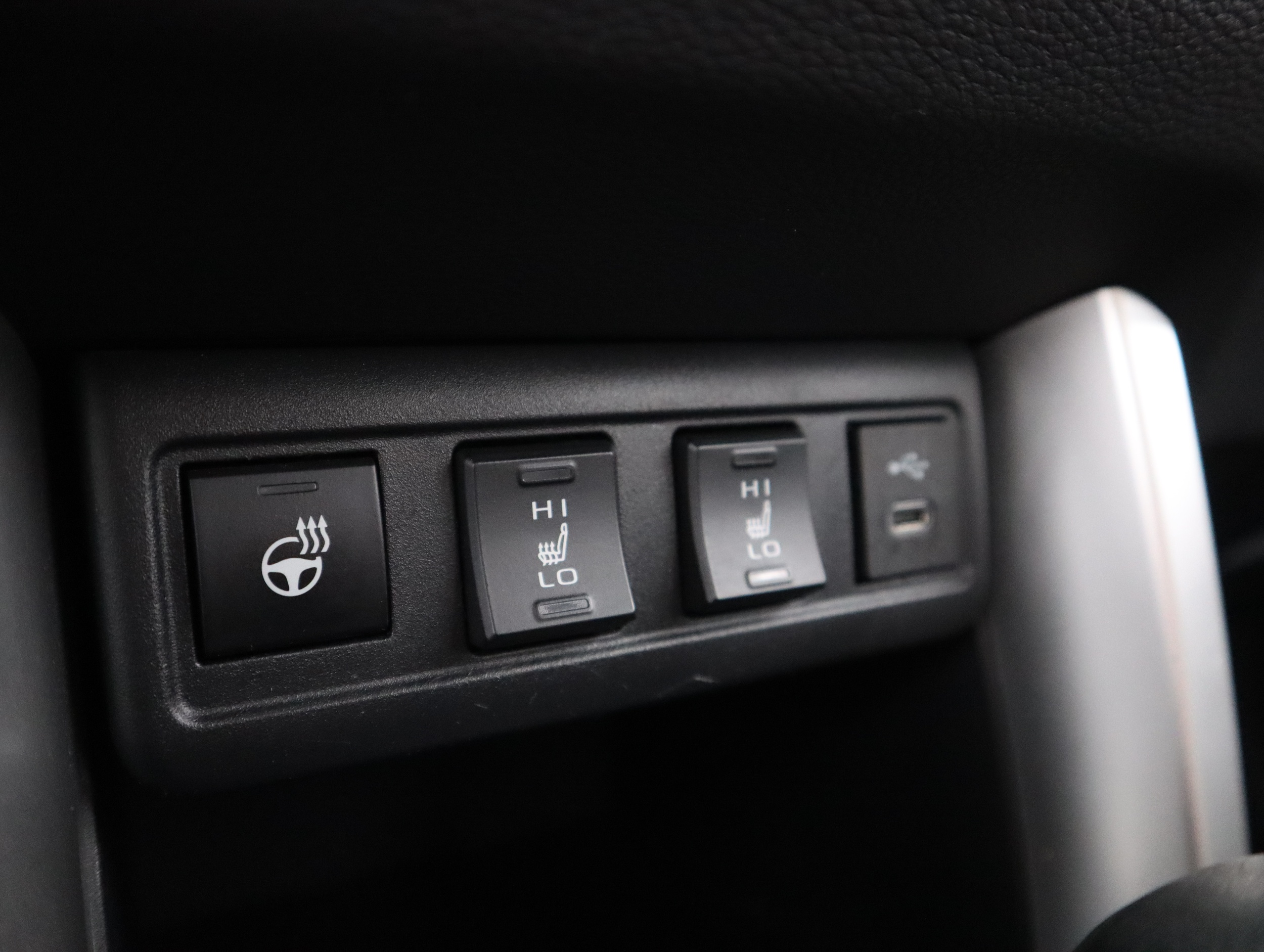 TOYOTA Corolla Cross 2024