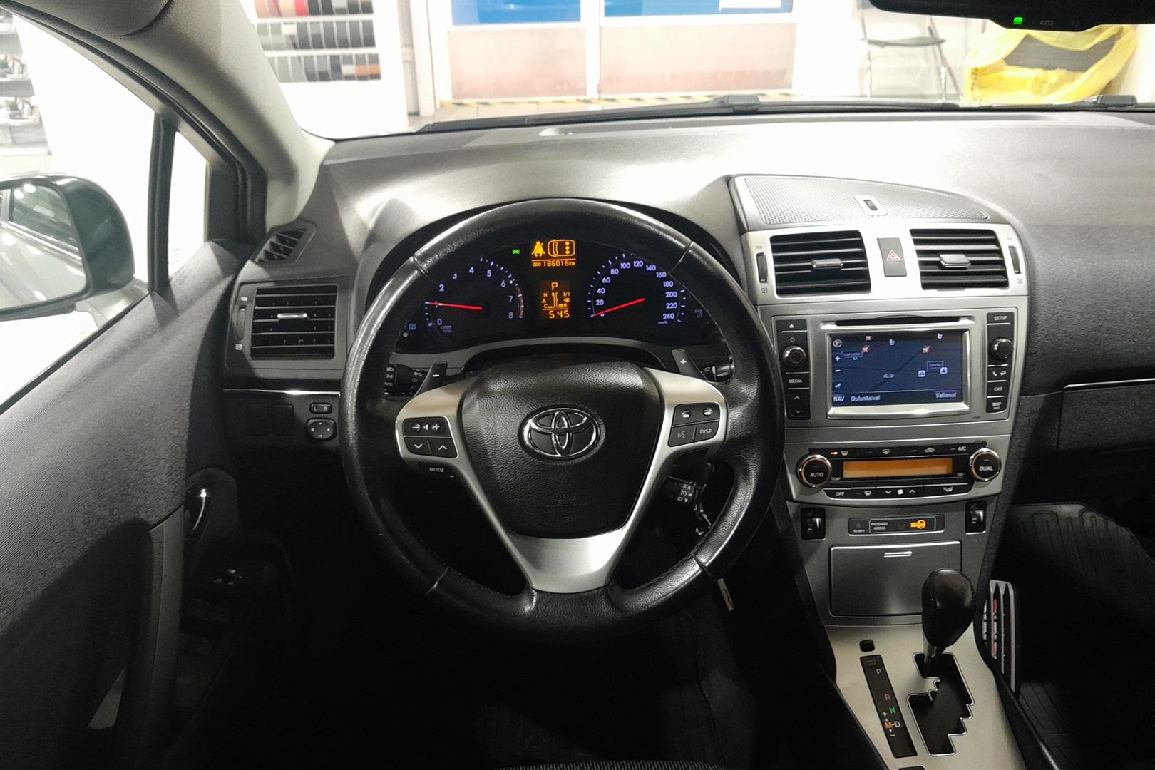 TOYOTA Avensis 2013