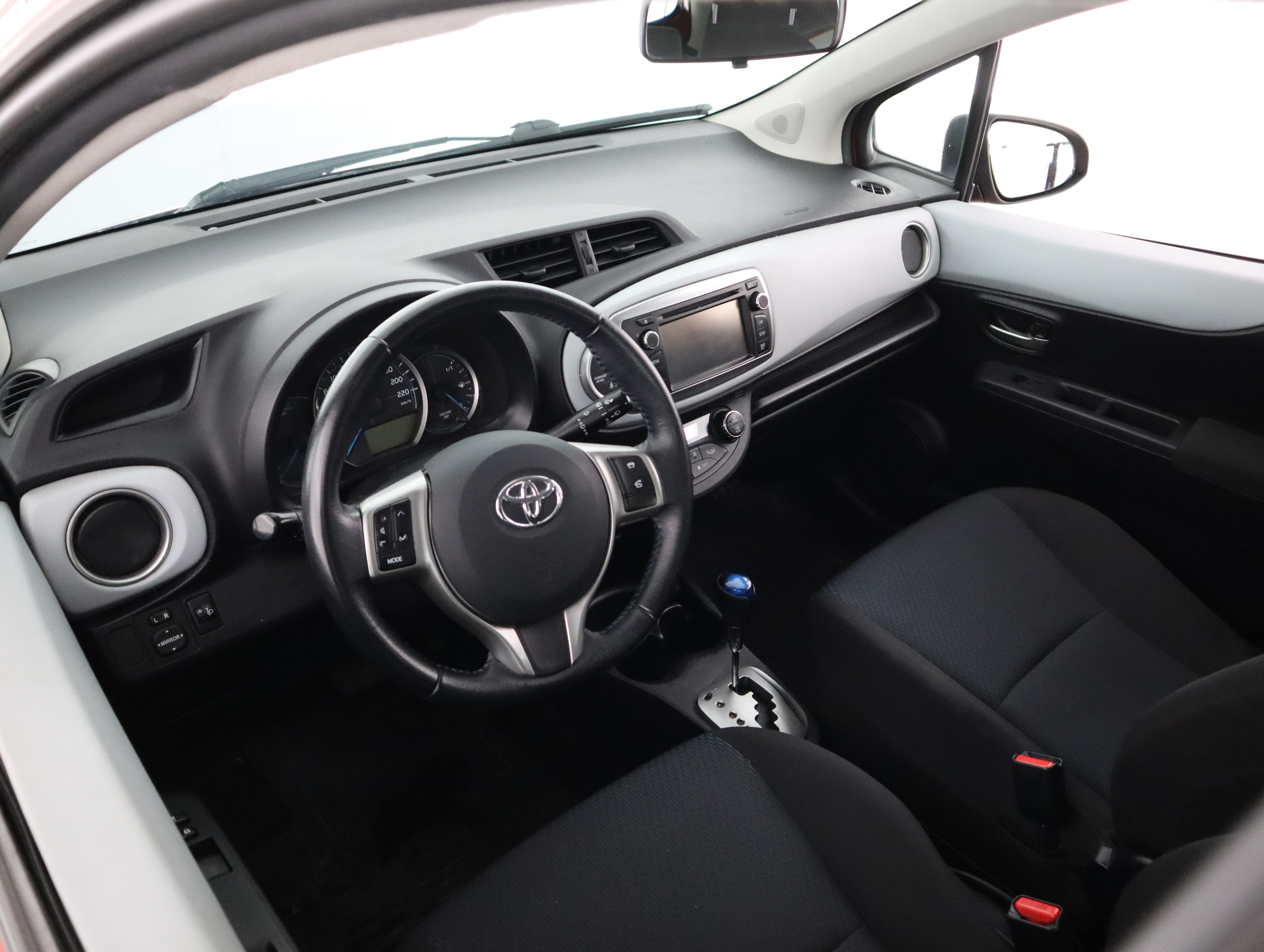 TOYOTA Yaris 2013