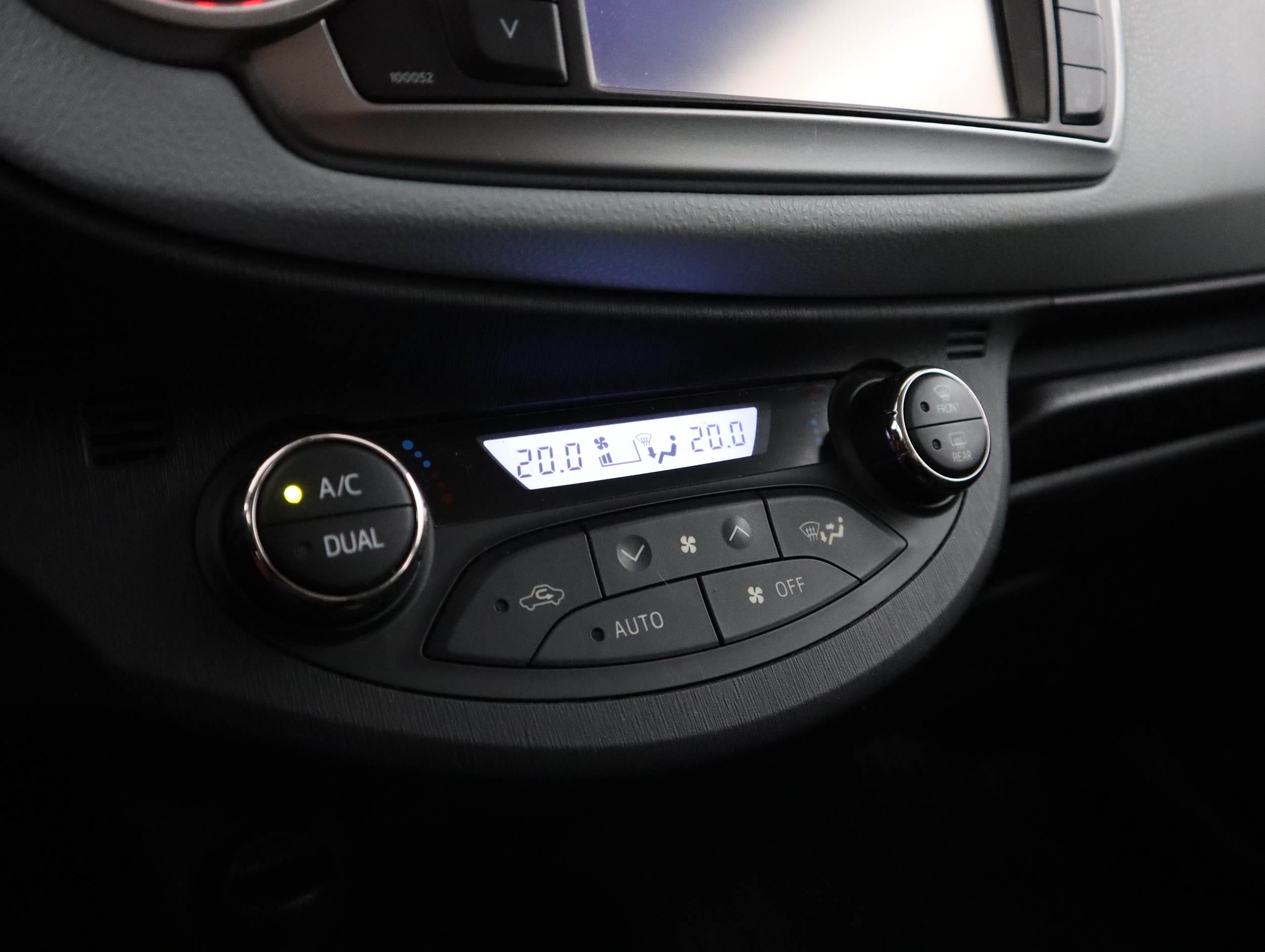 TOYOTA Yaris 2013