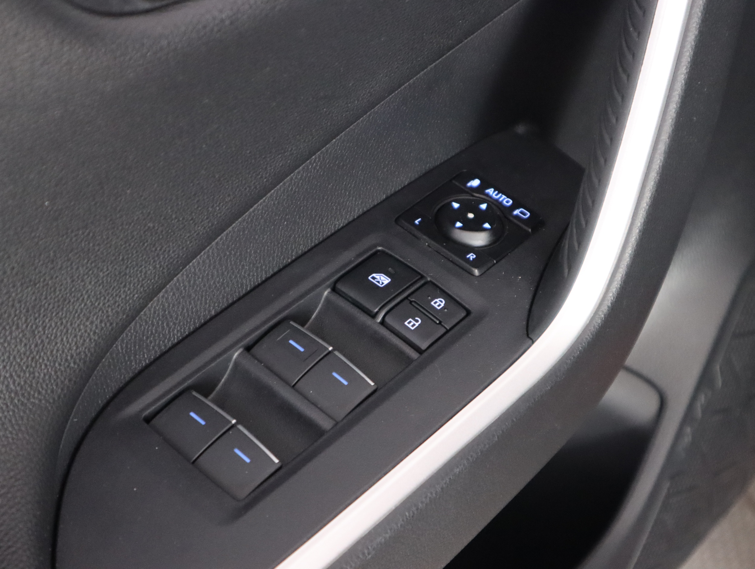 TOYOTA RAV4 Plug-in 2022
