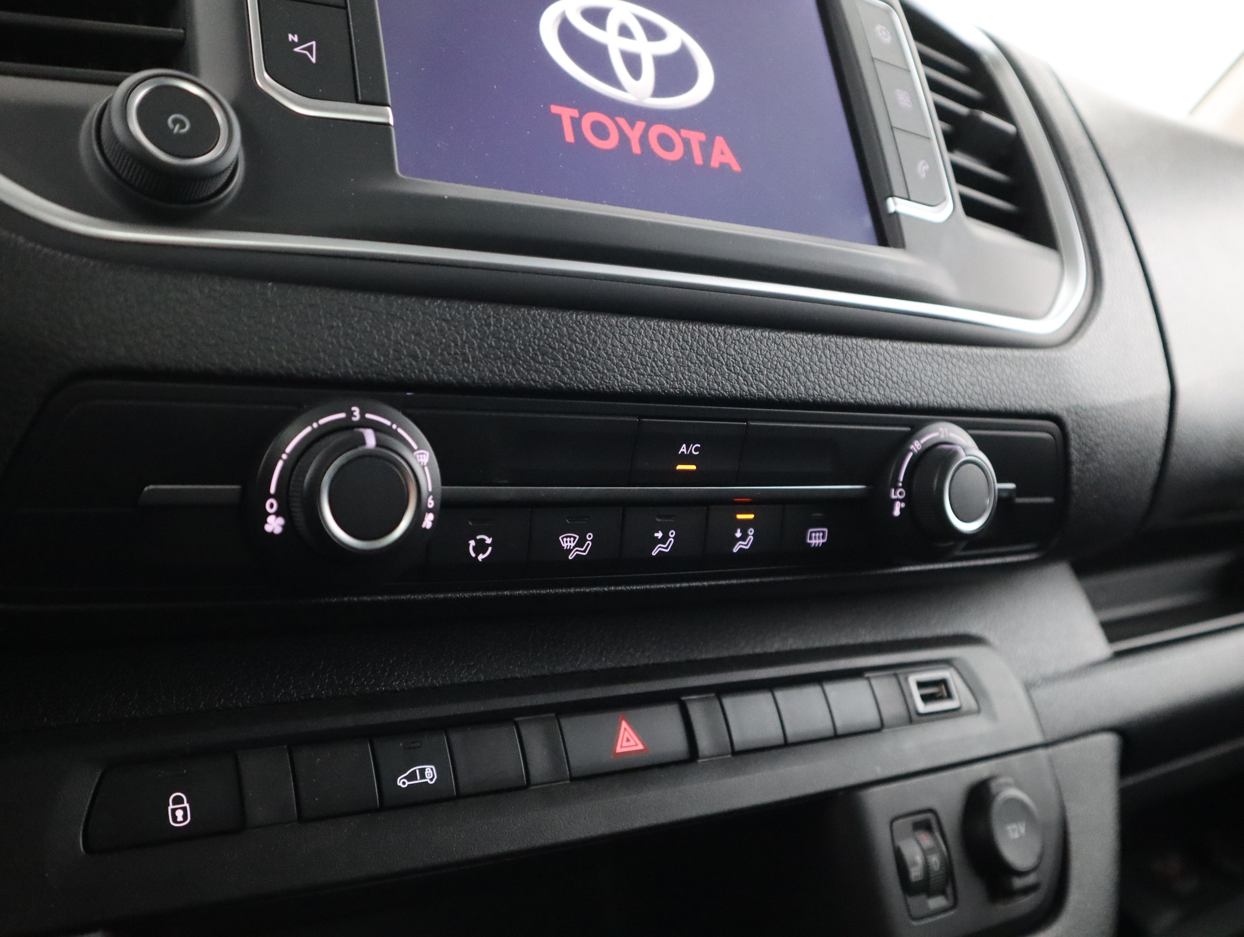 Toyota Proace 2024
