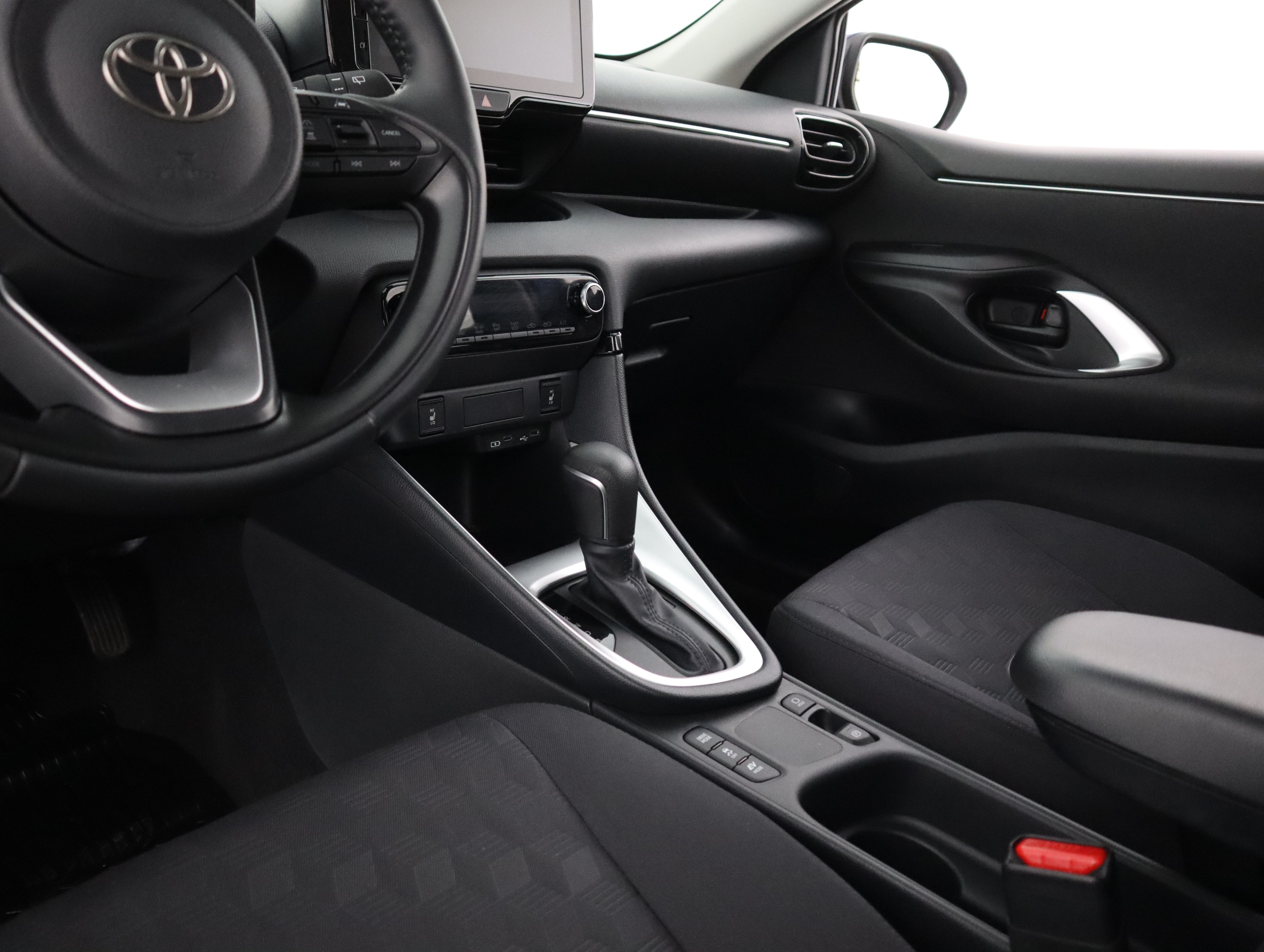 TOYOTA Yaris 2025