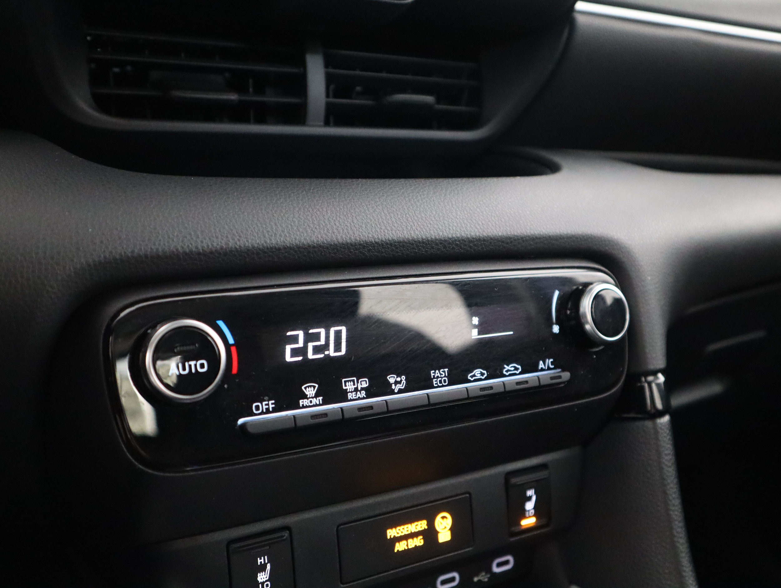 TOYOTA Yaris 2025