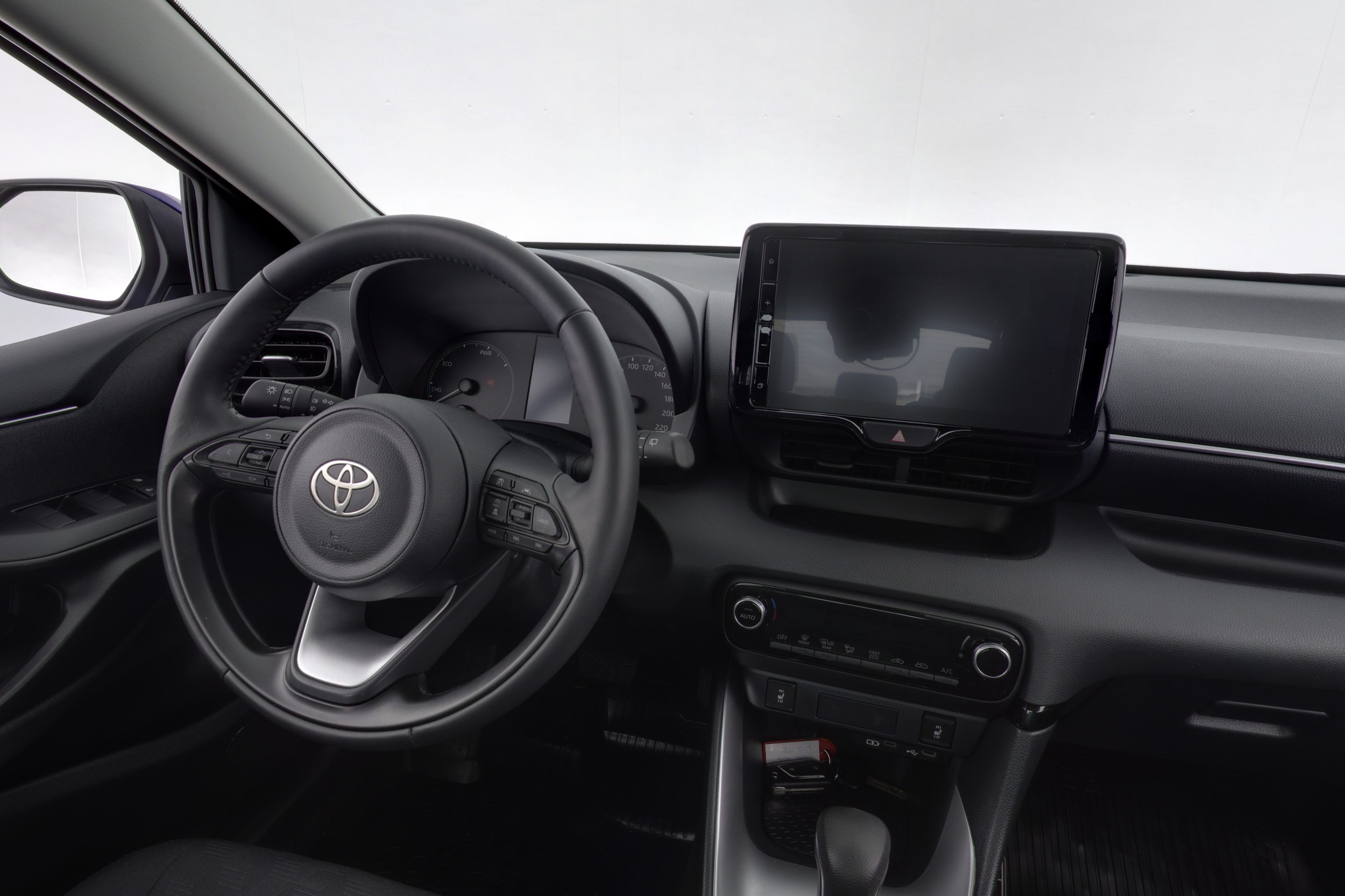 TOYOTA Yaris 2025