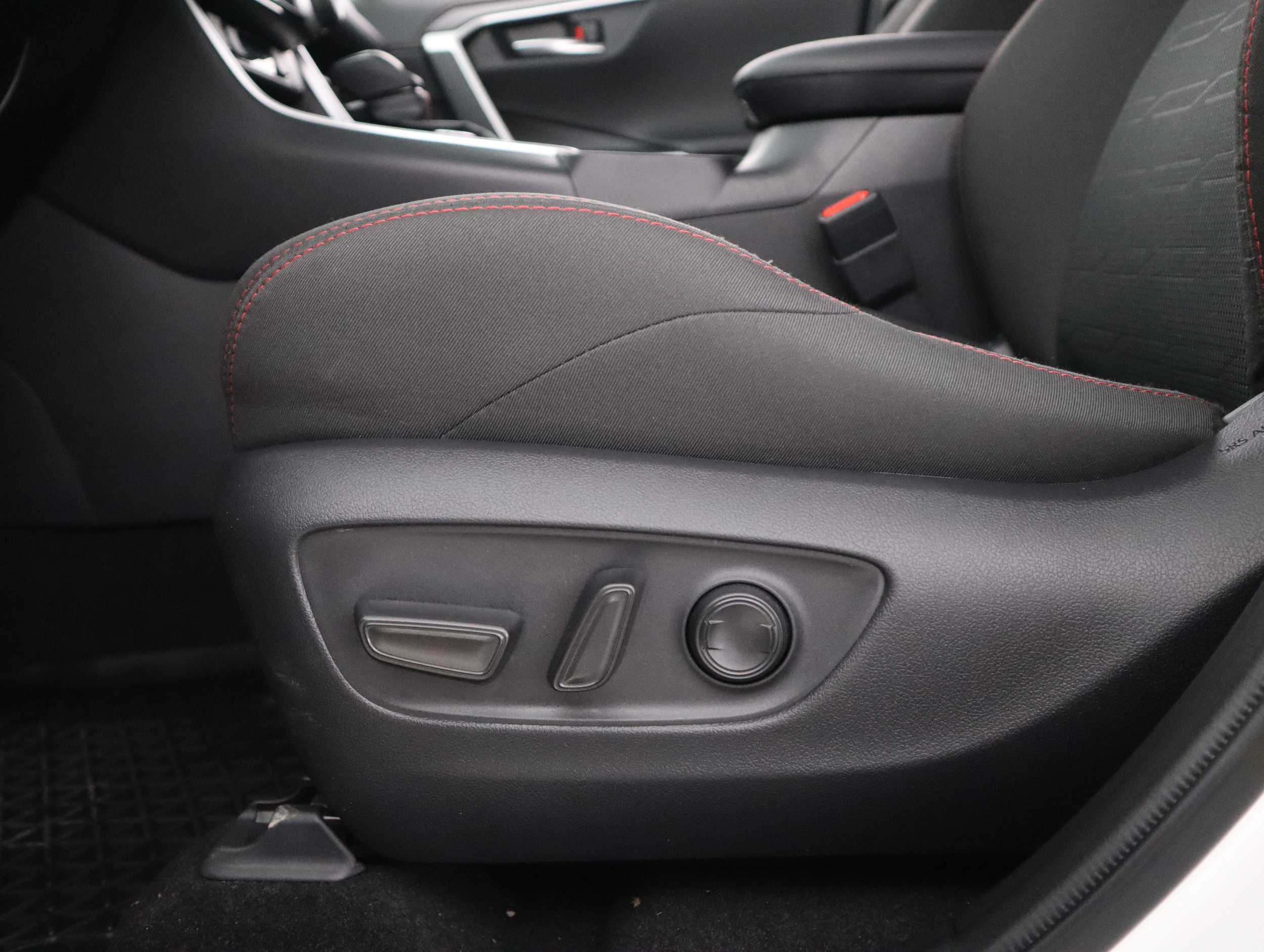 TOYOTA RAV4 Plug-in 2025