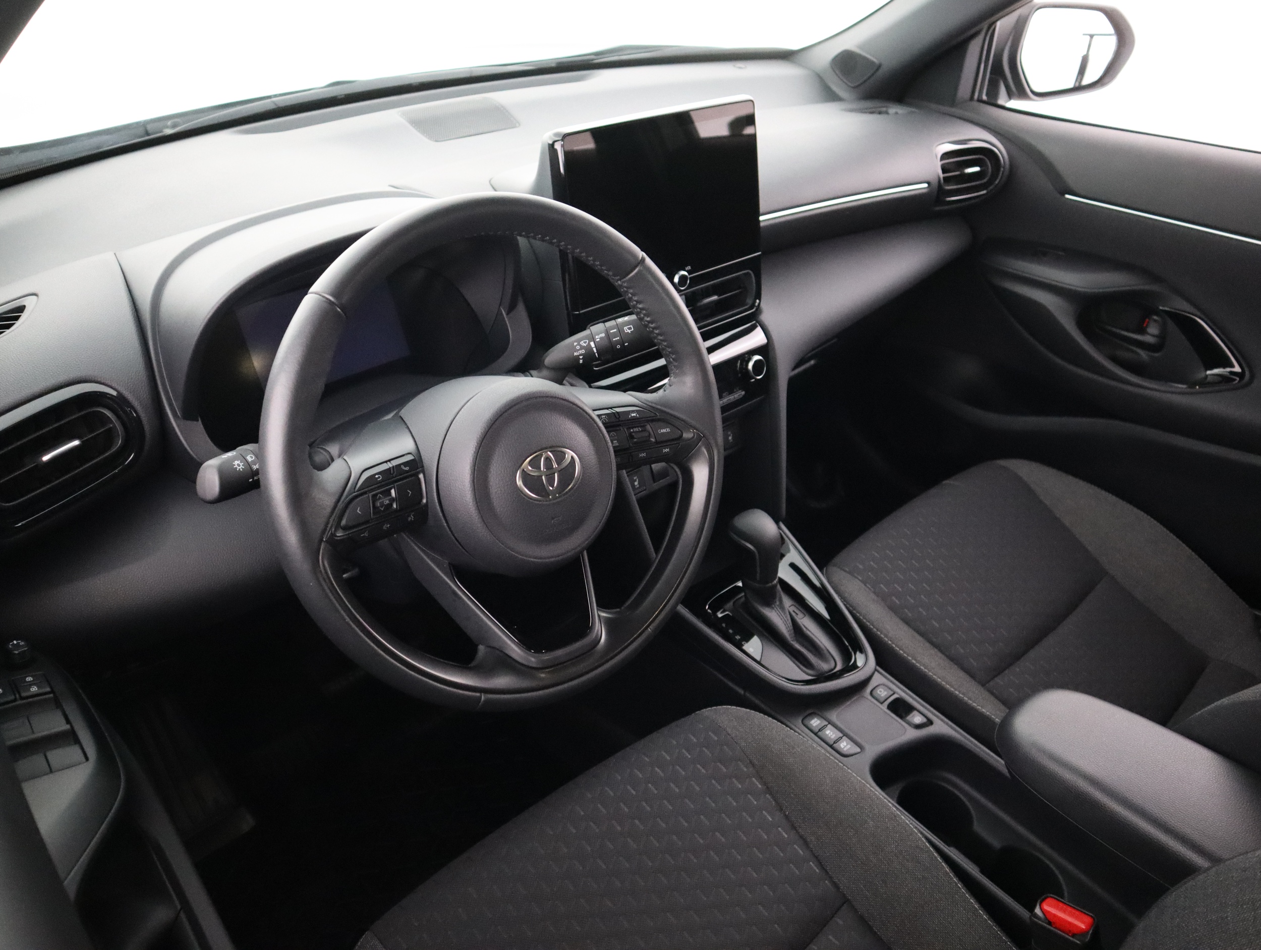 TOYOTA Yaris Cross 2025