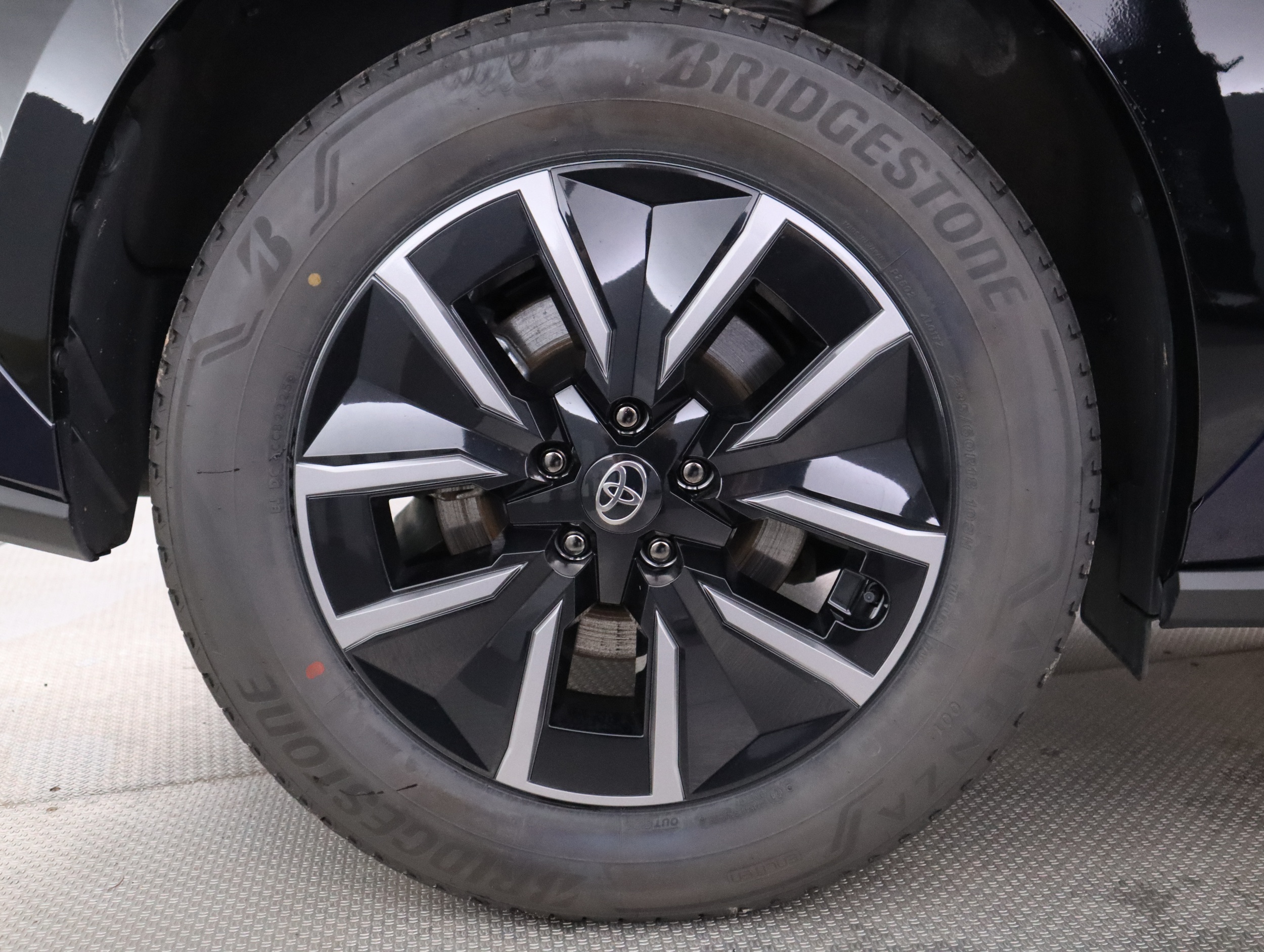 TOYOTA bZ4X 11
