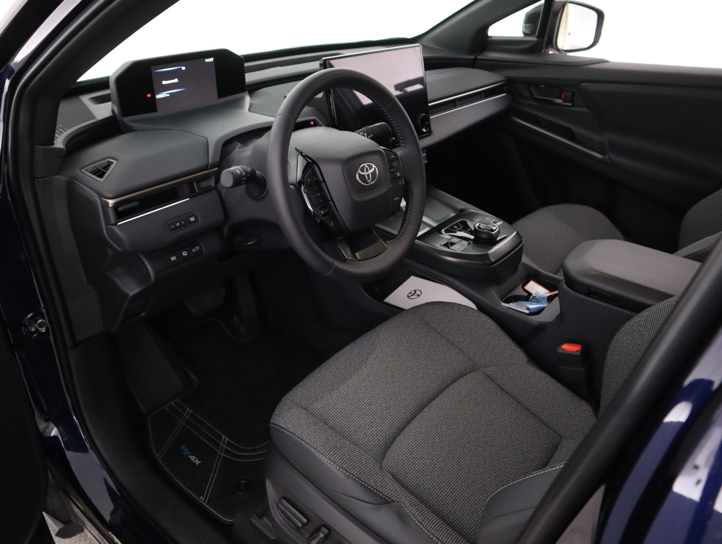 TOYOTA bZ4X 17