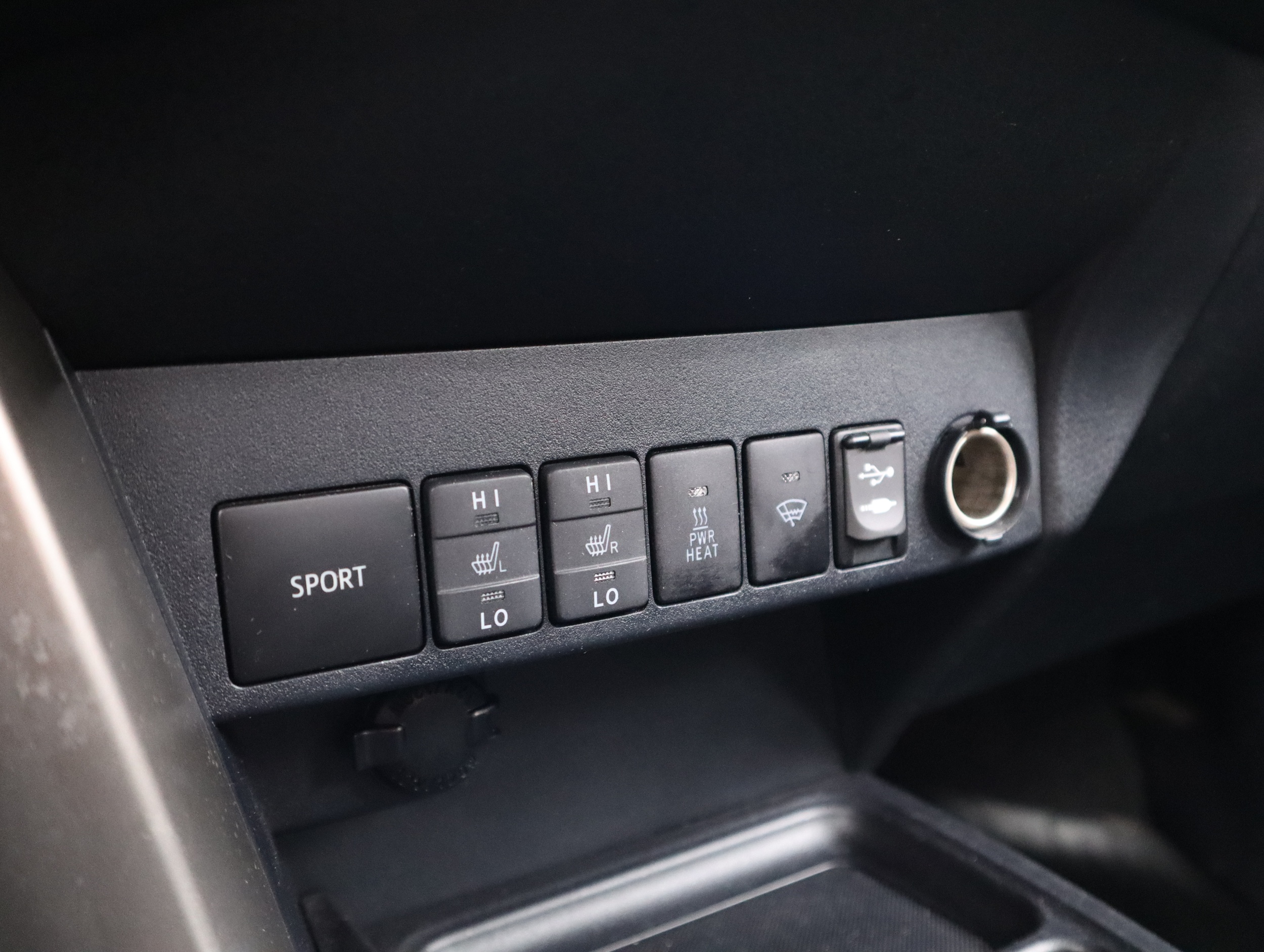 TOYOTA RAV4 29