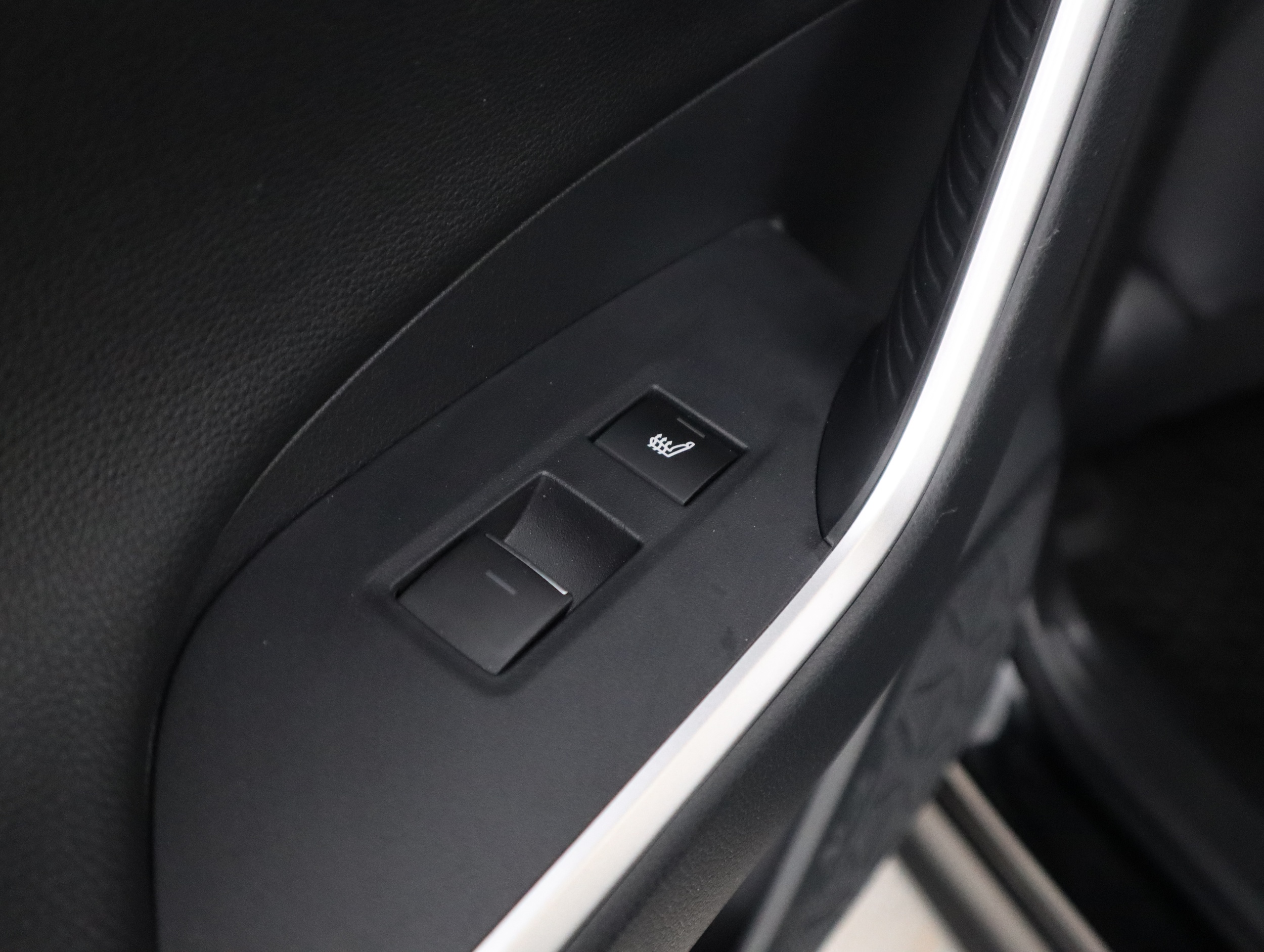 TOYOTA RAV4 Plug-in 2025