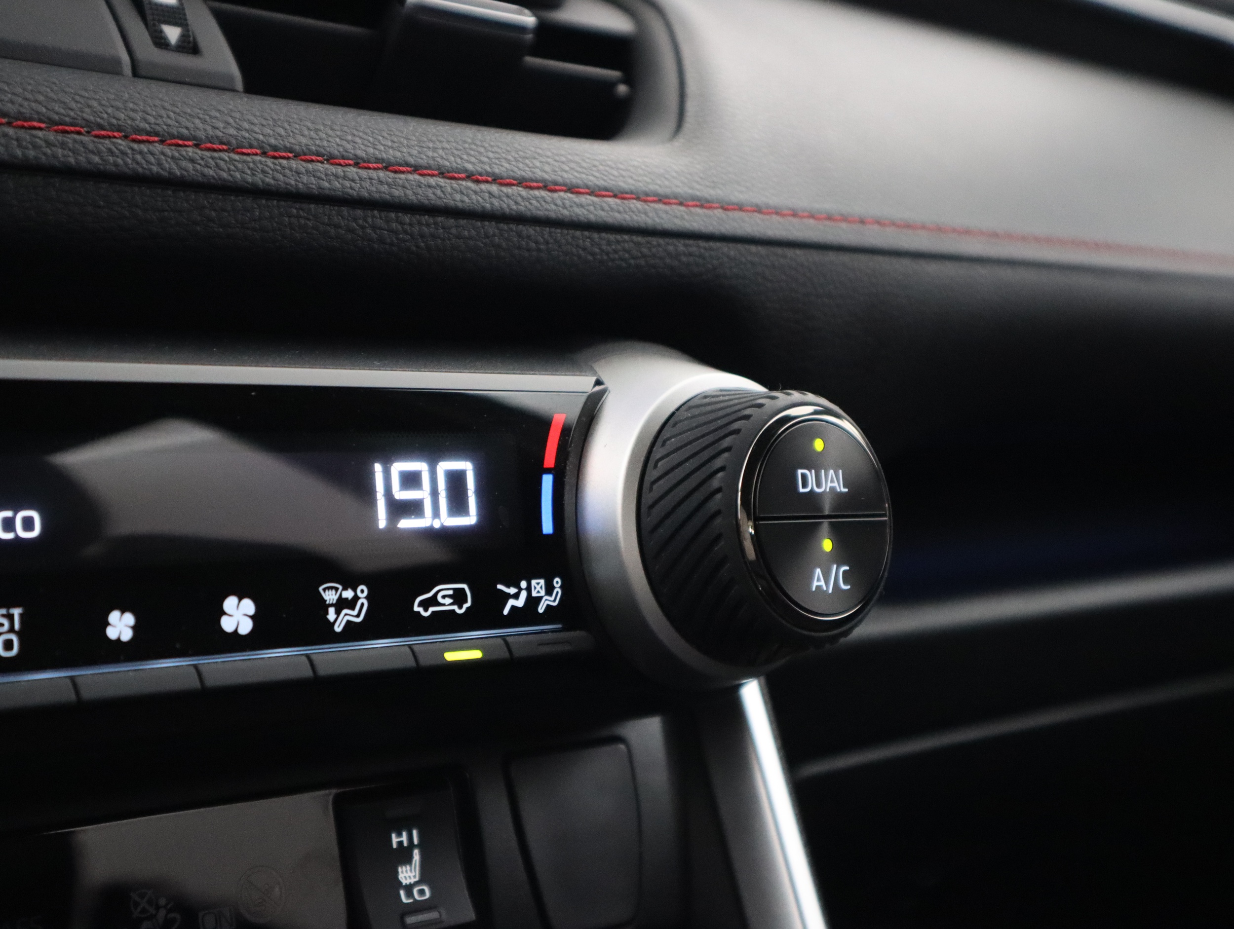 TOYOTA RAV4 Plug-in 2025