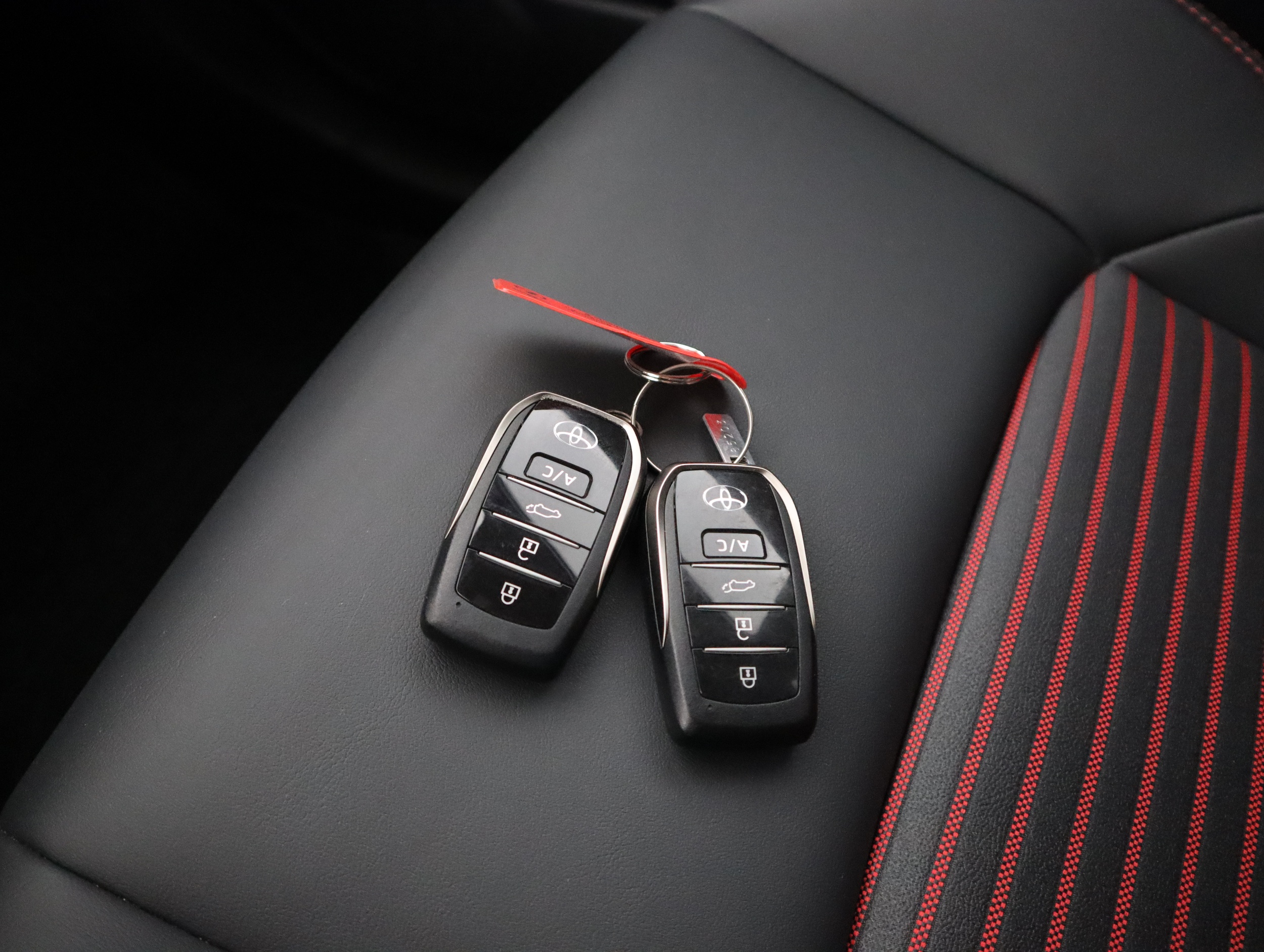 TOYOTA RAV4 Plug-in 2025