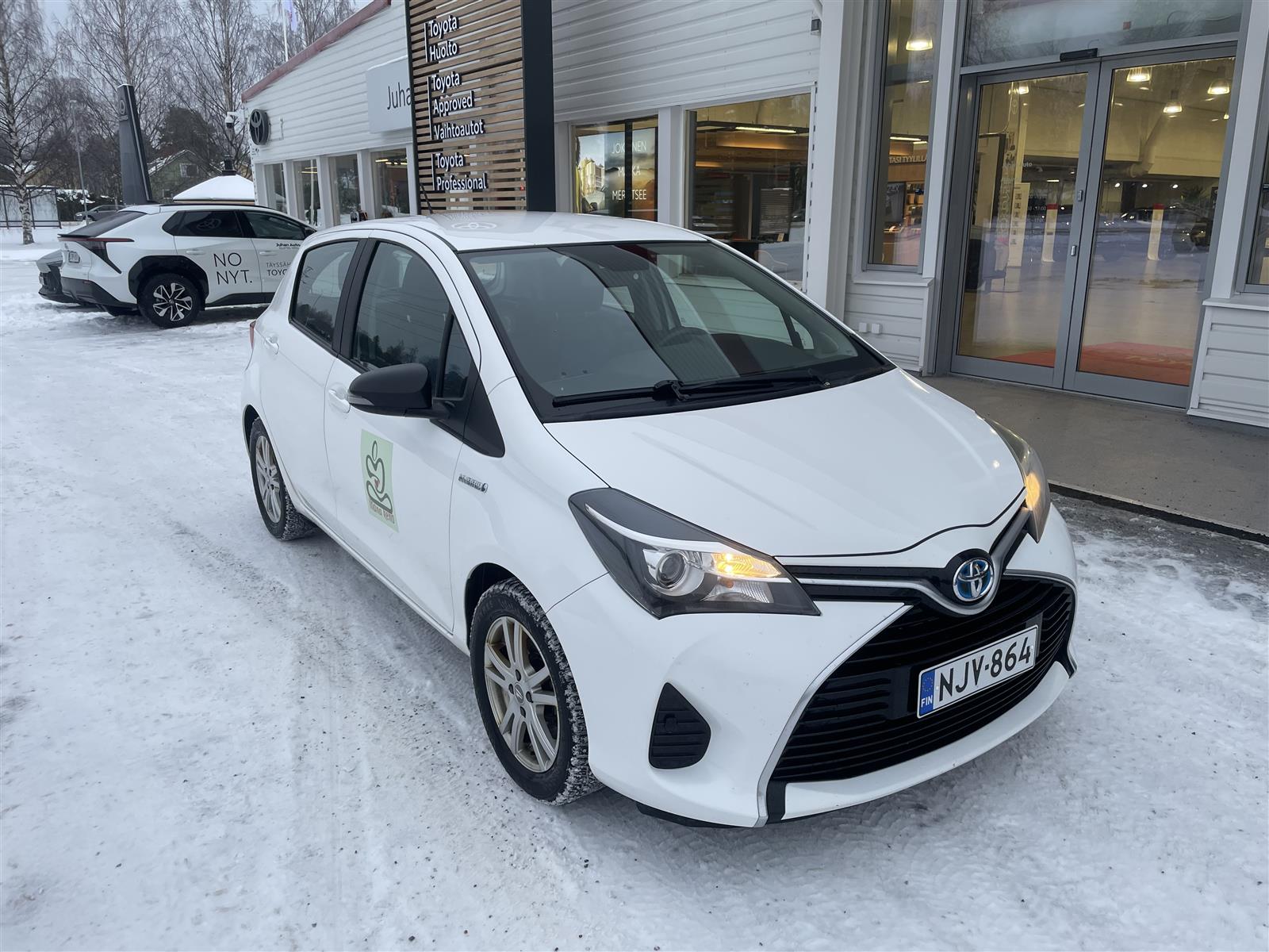 TOYOTA Yaris 2015