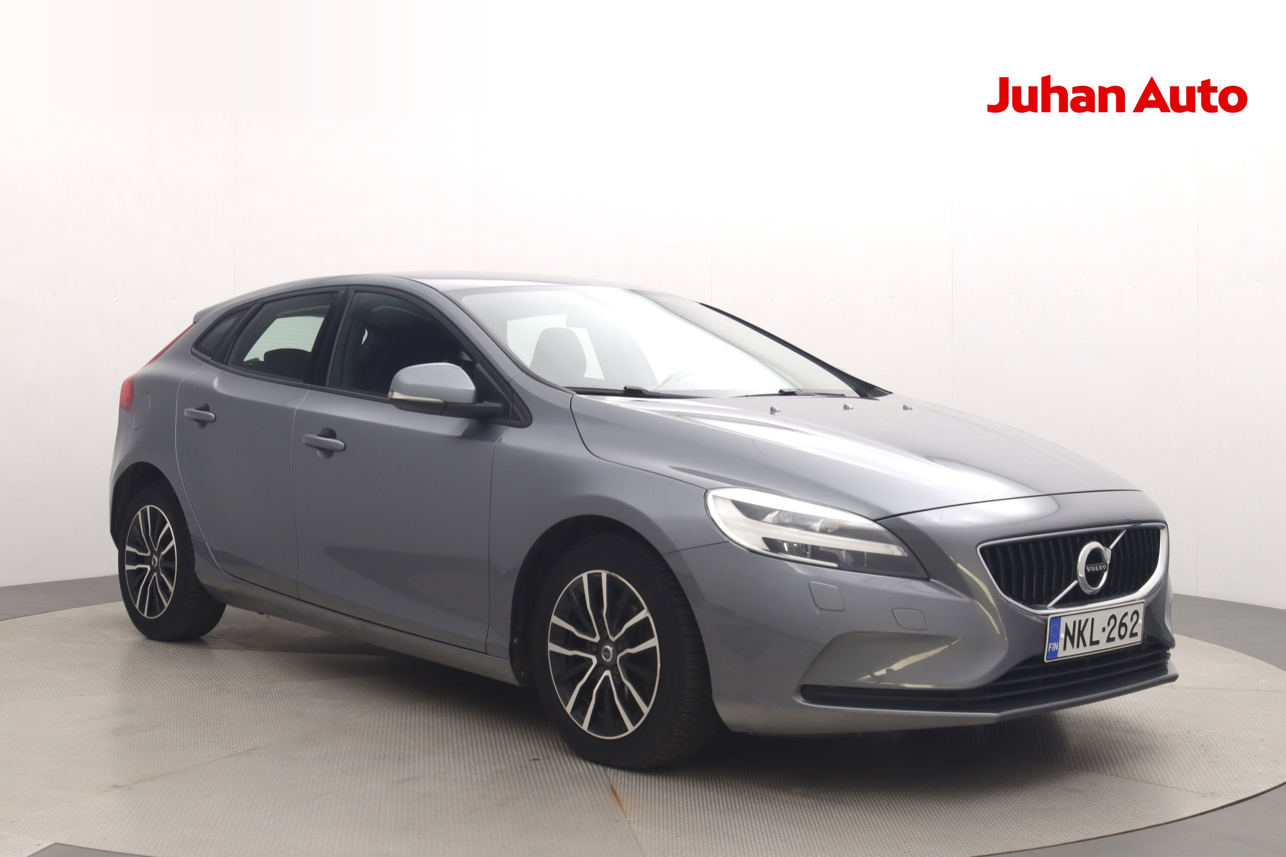 VOLVO V40 2016