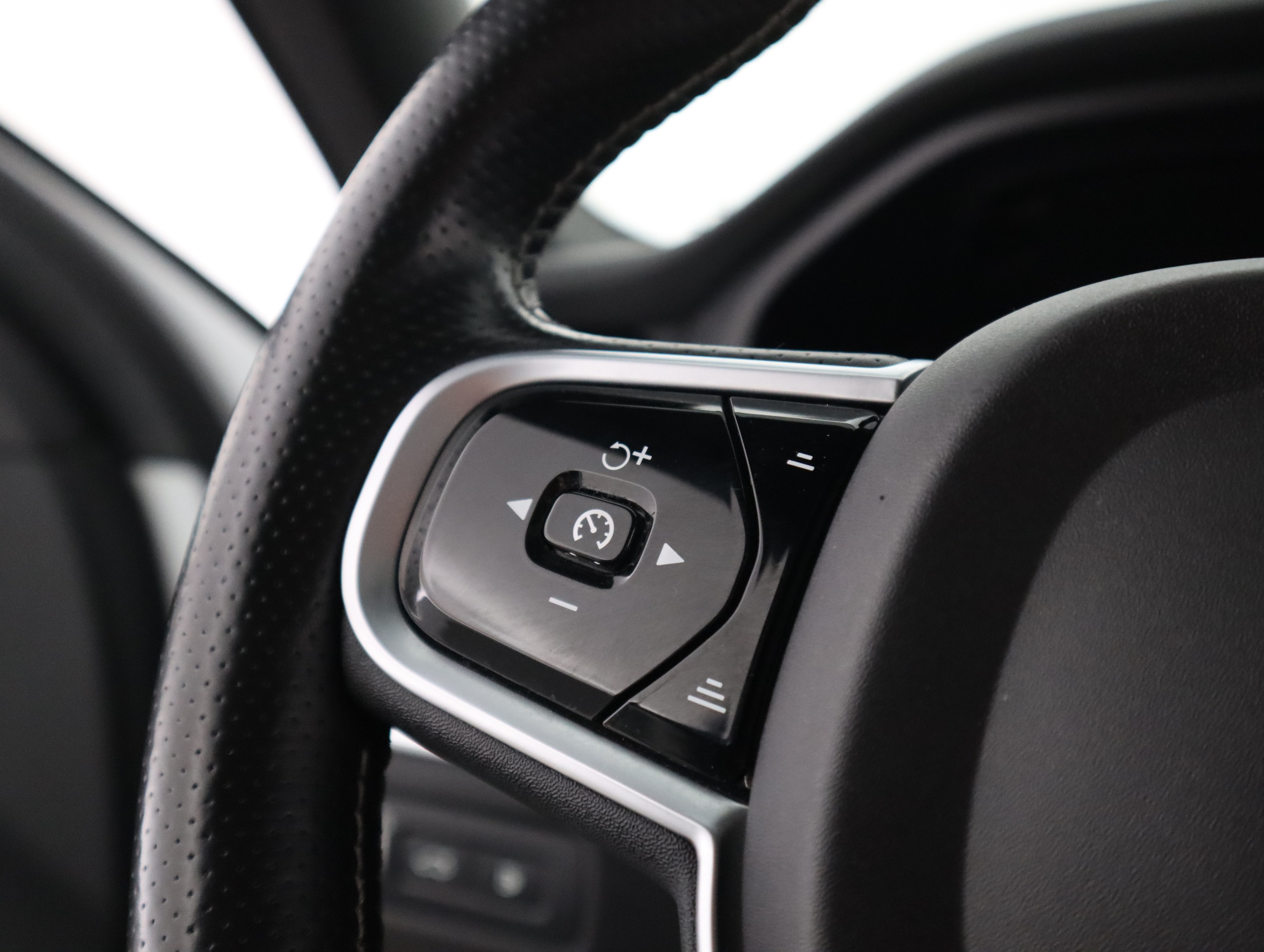 VOLVO XC60 2018