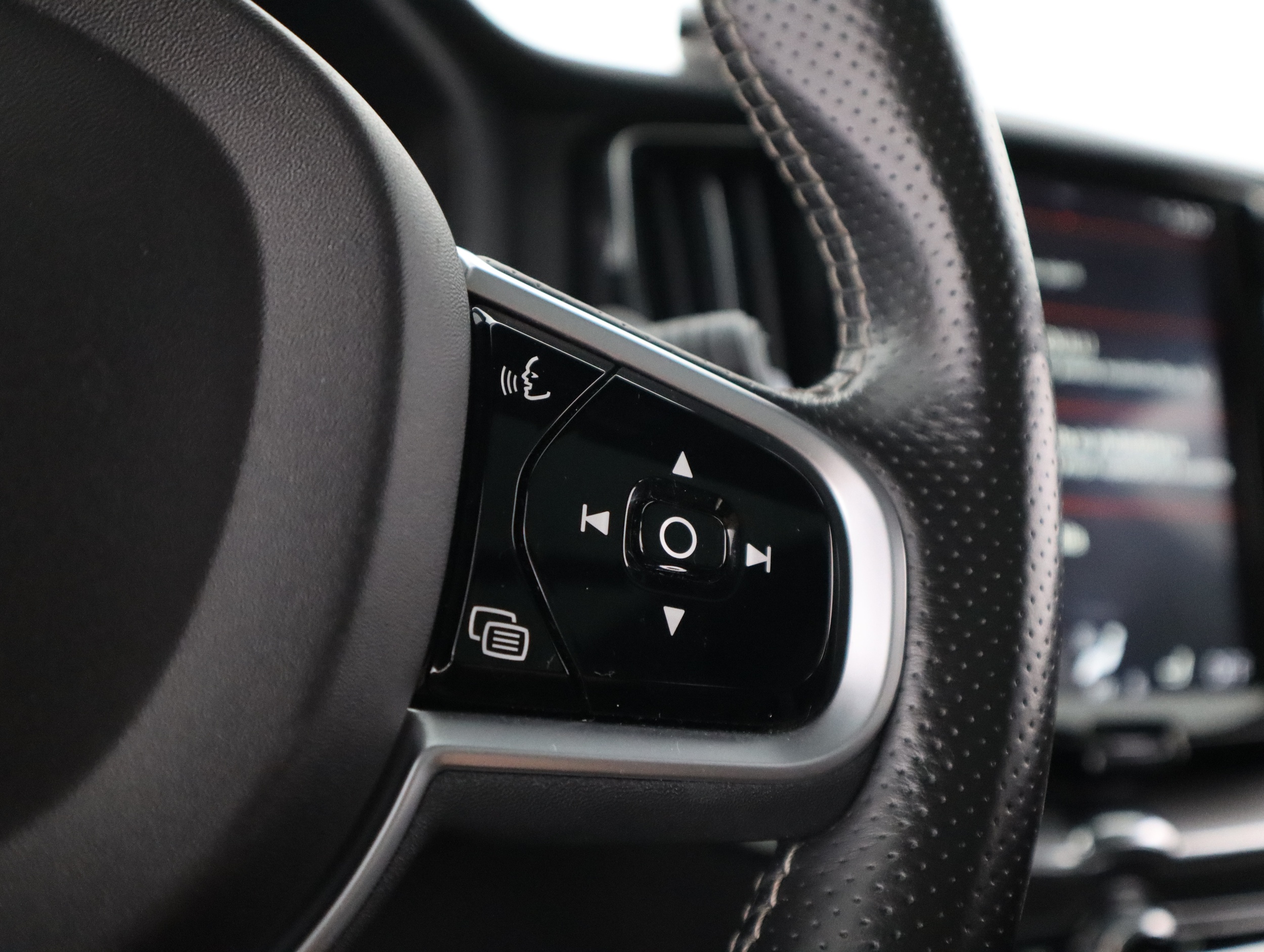 VOLVO XC60 2018