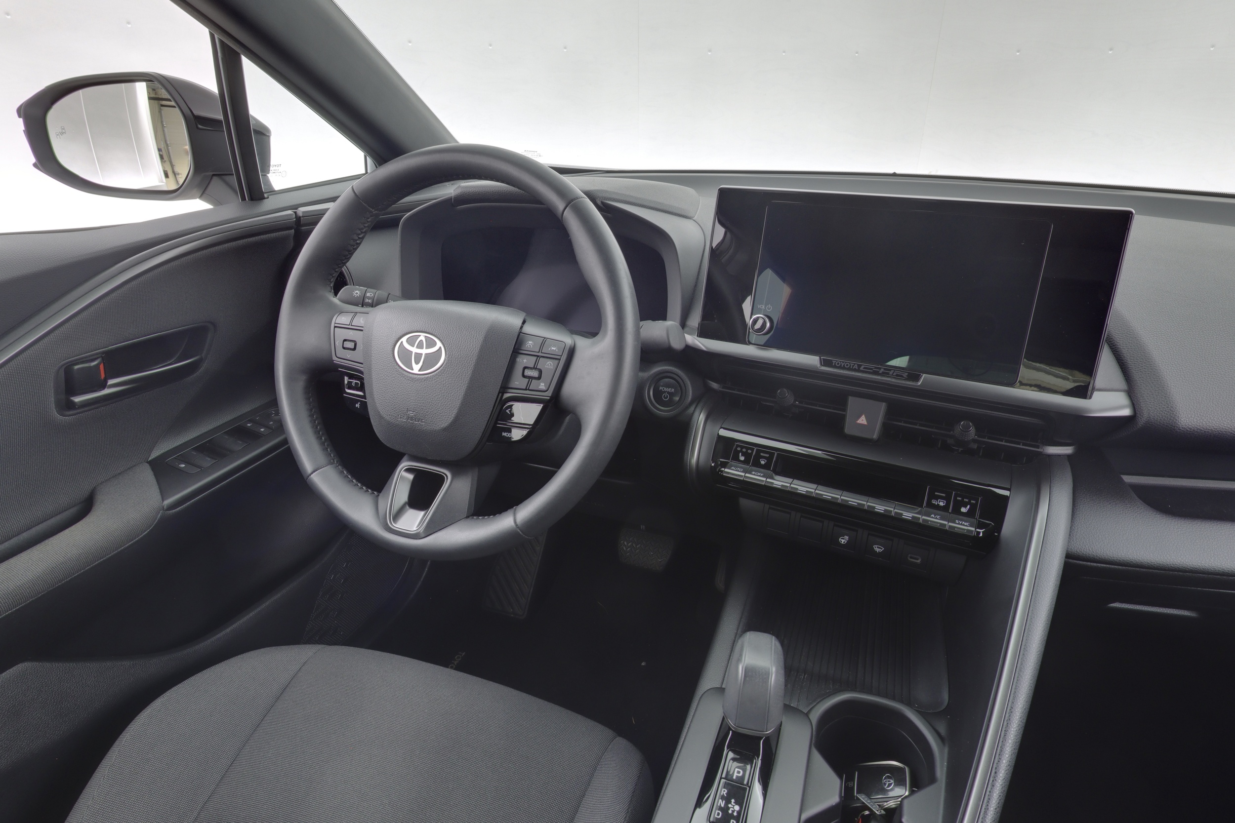 TOYOTA C-HR 2024