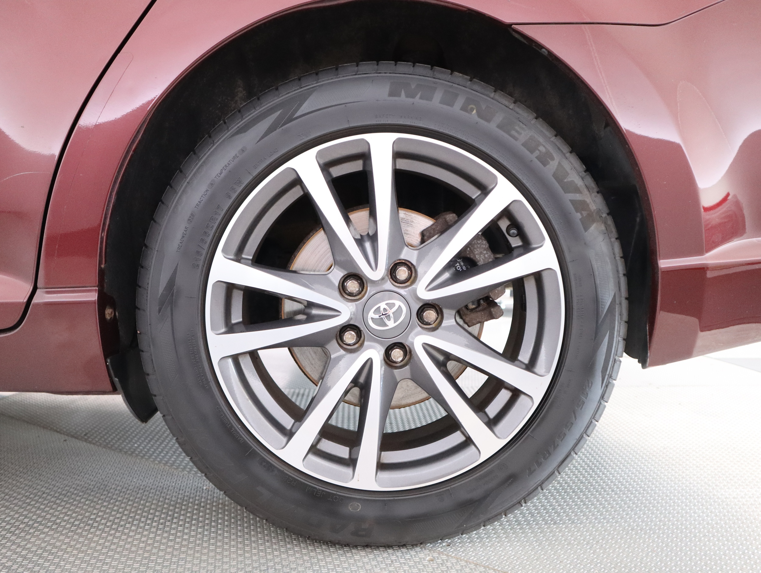 TOYOTA Avensis 2012