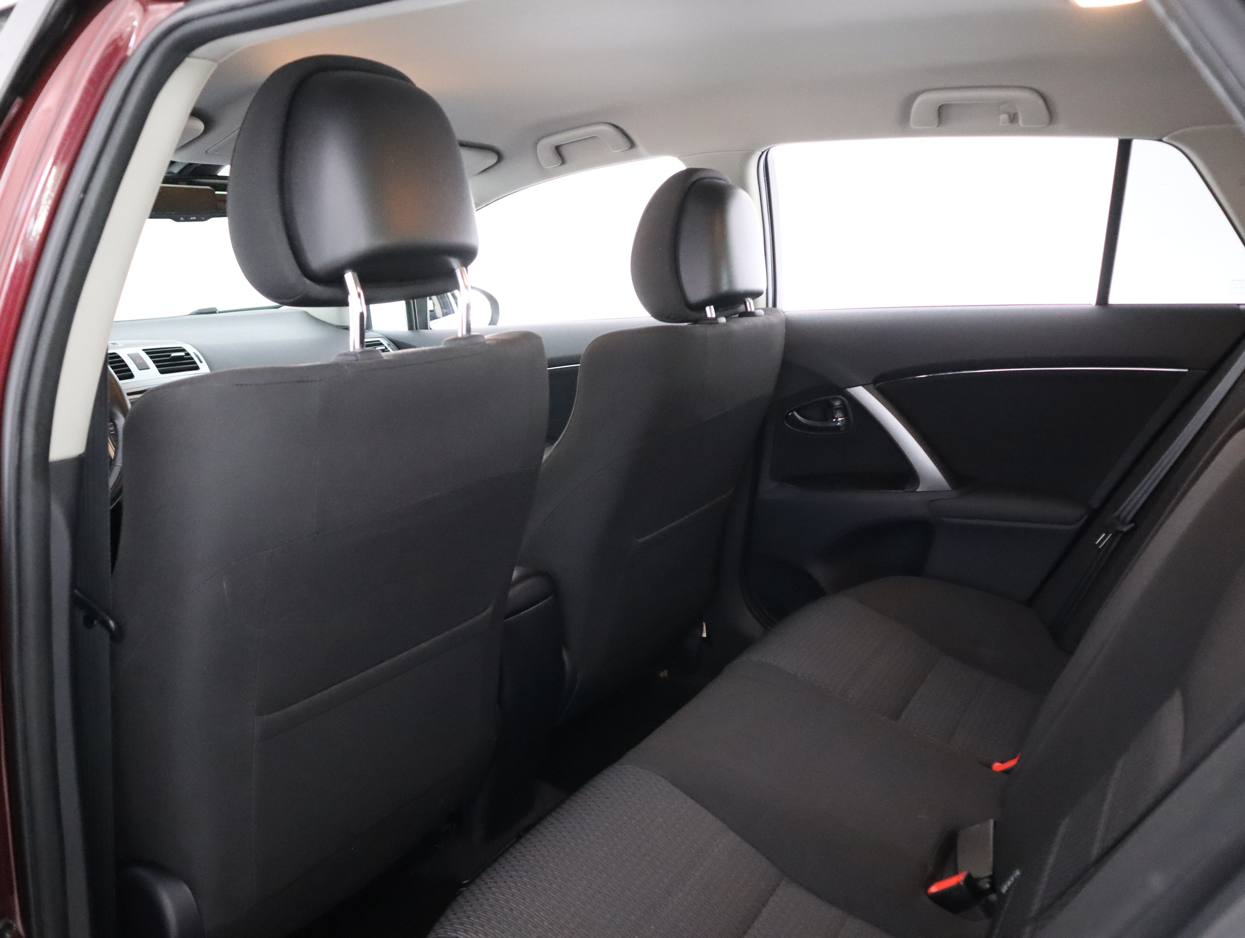 TOYOTA Avensis 2012