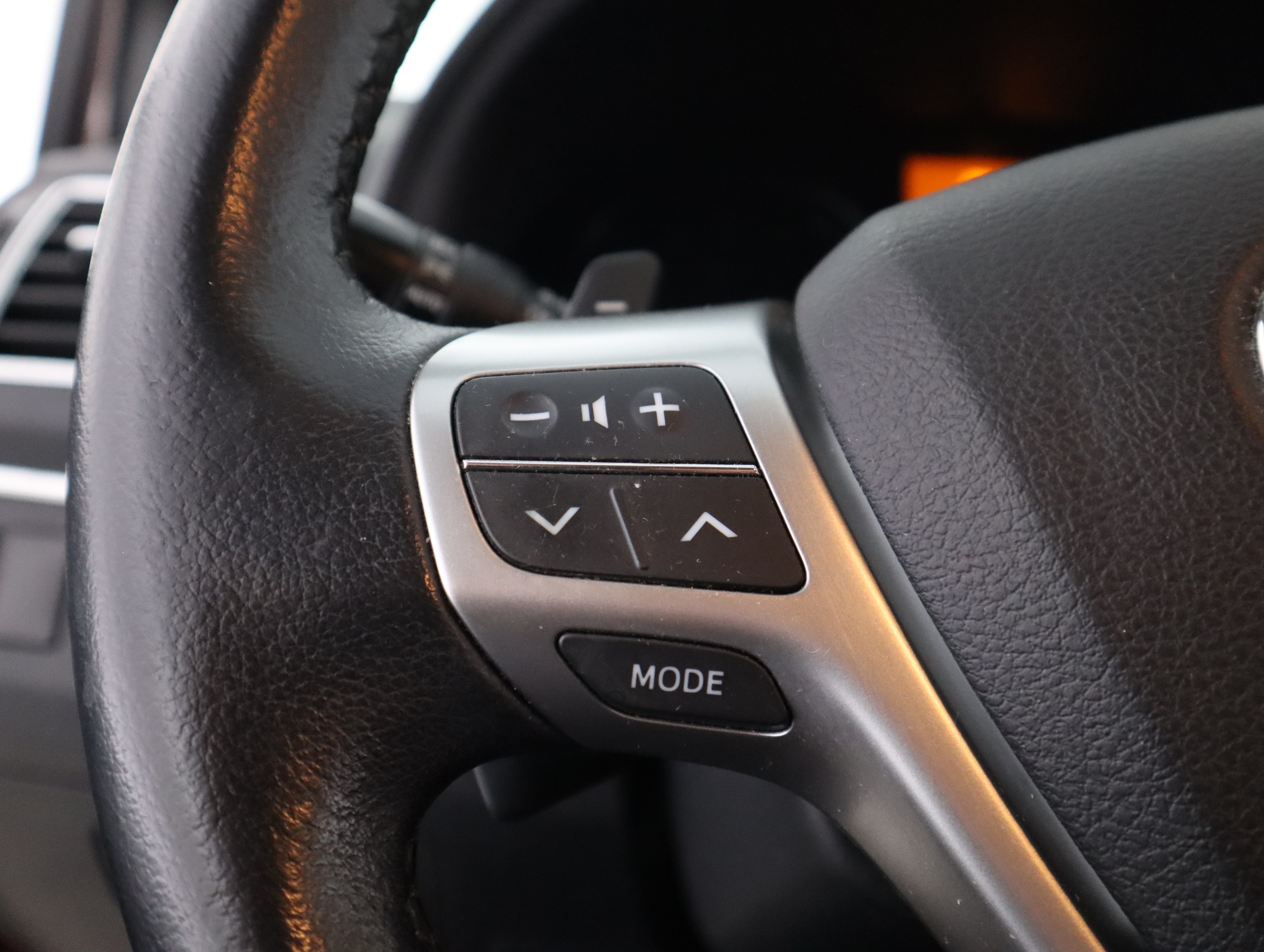 TOYOTA Avensis 2012
