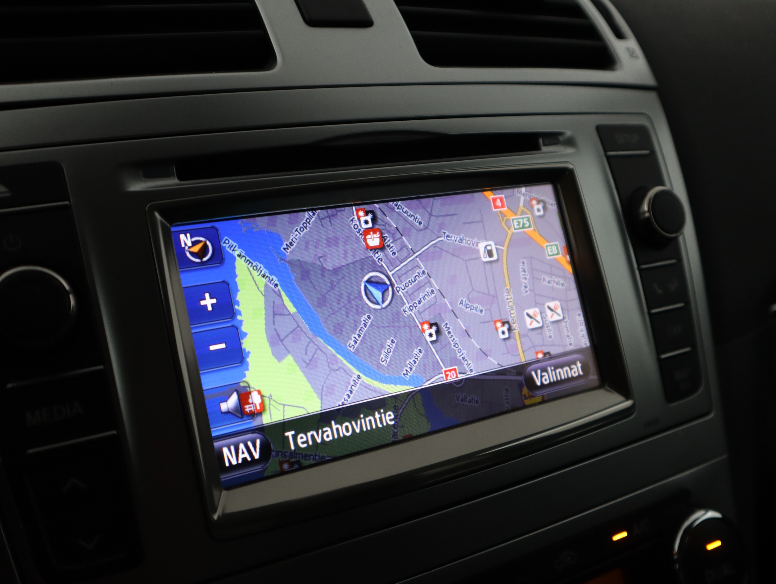 TOYOTA Avensis 2012