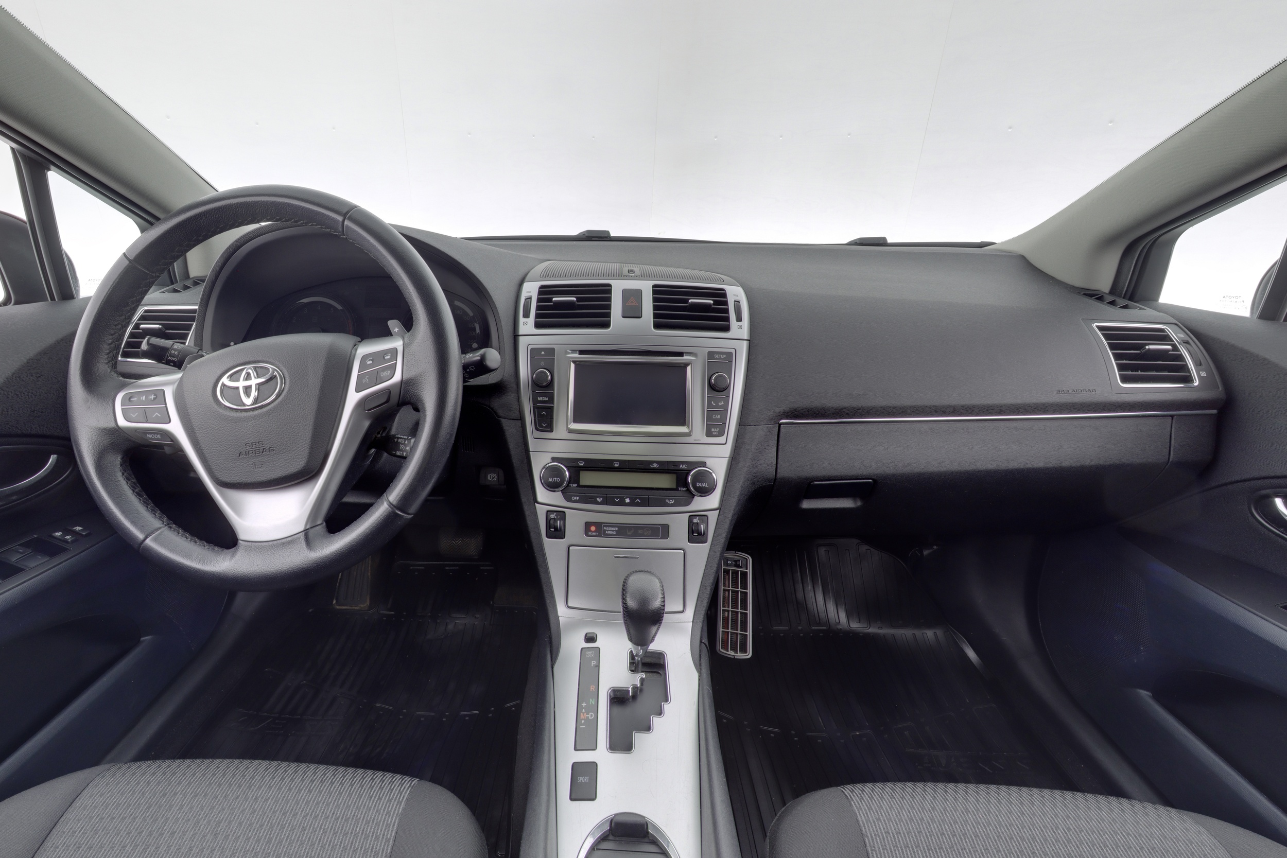 TOYOTA Avensis 2012