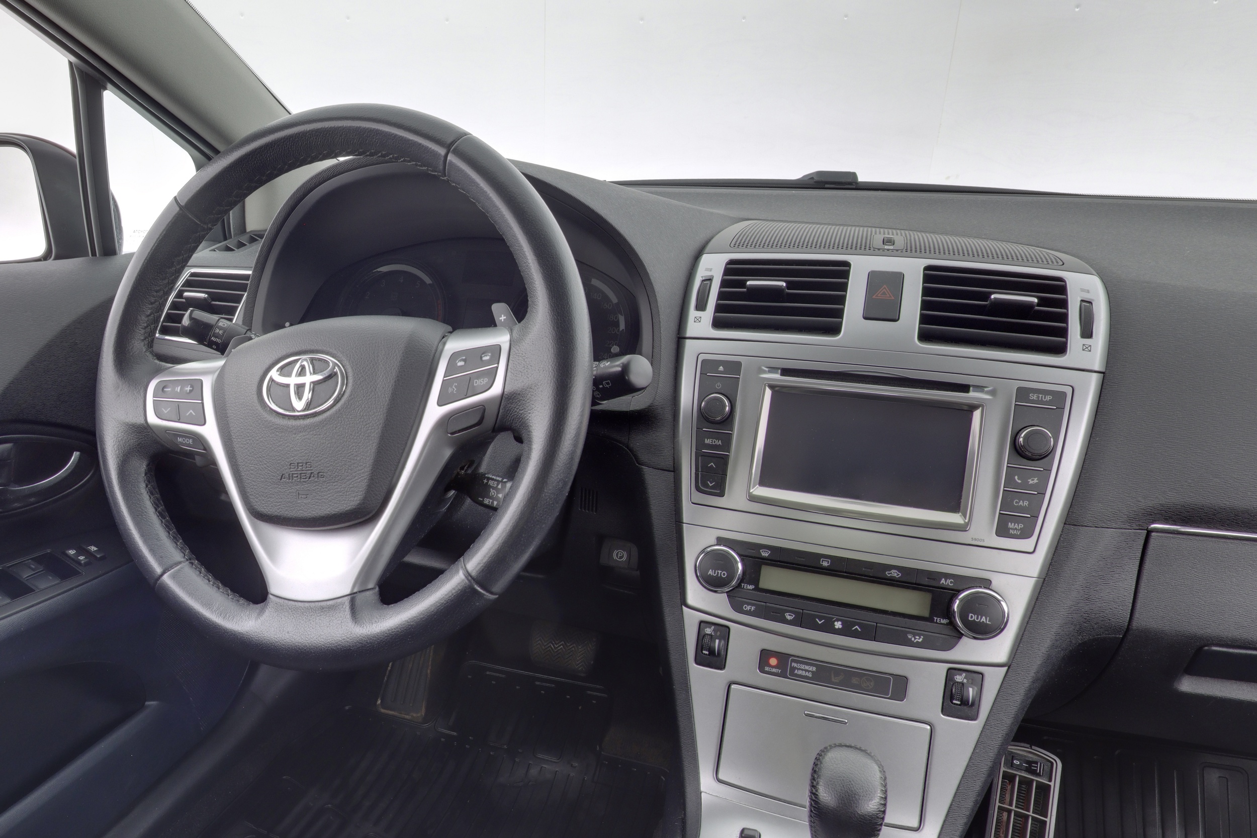 TOYOTA Avensis 2012