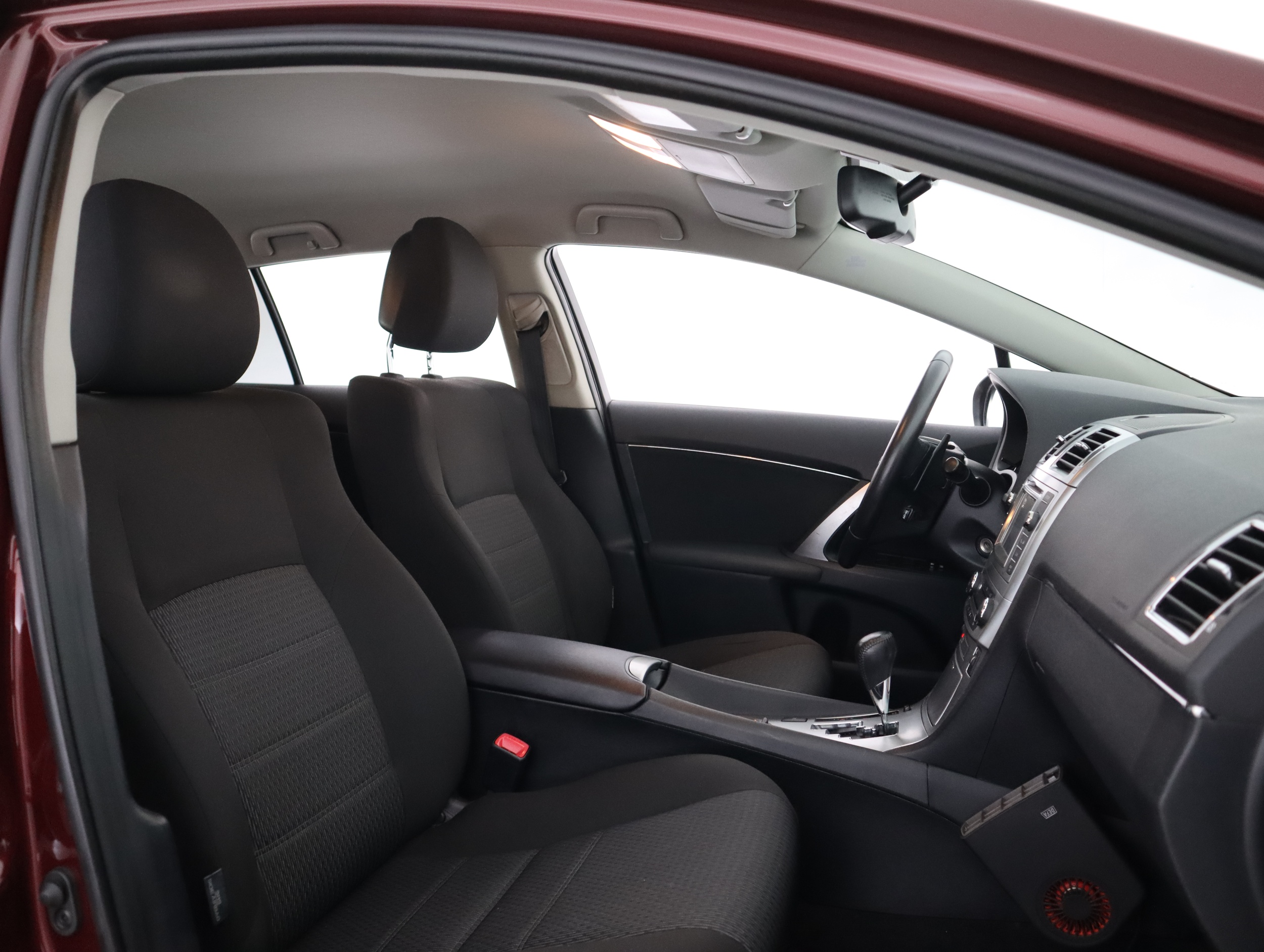 TOYOTA Avensis 2012