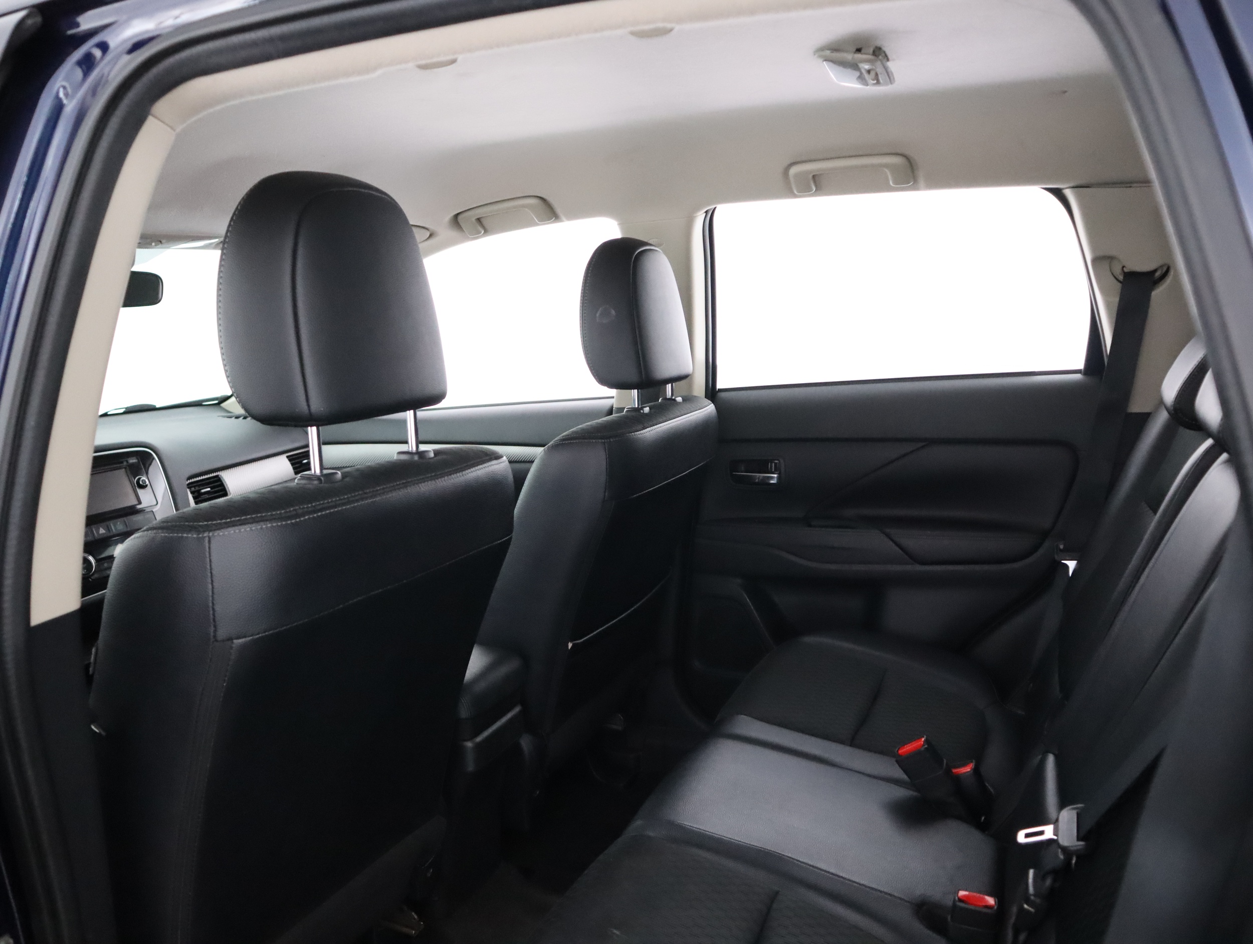 MITSUBISHI OUTLANDER 2015
