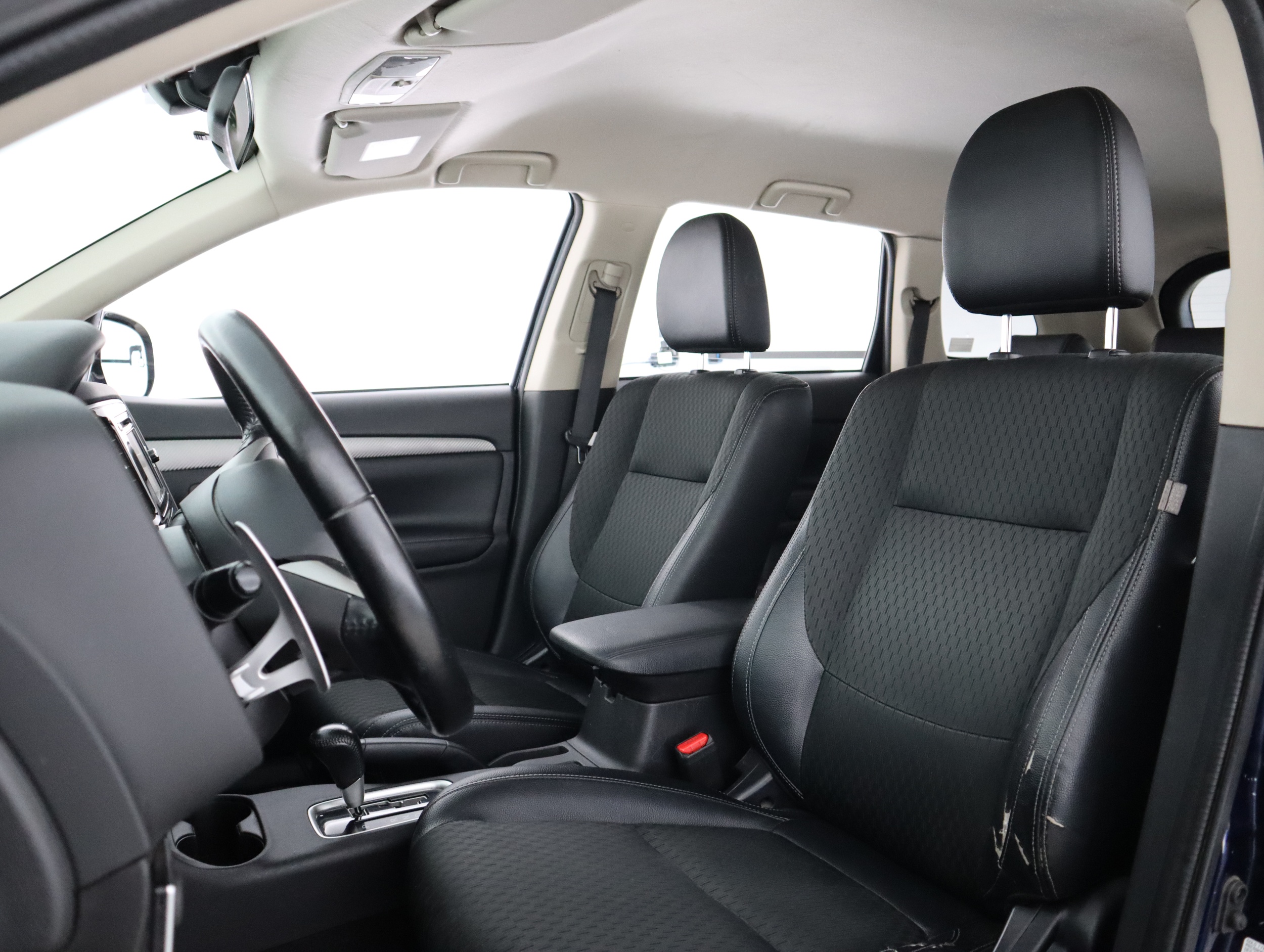 MITSUBISHI OUTLANDER 2015