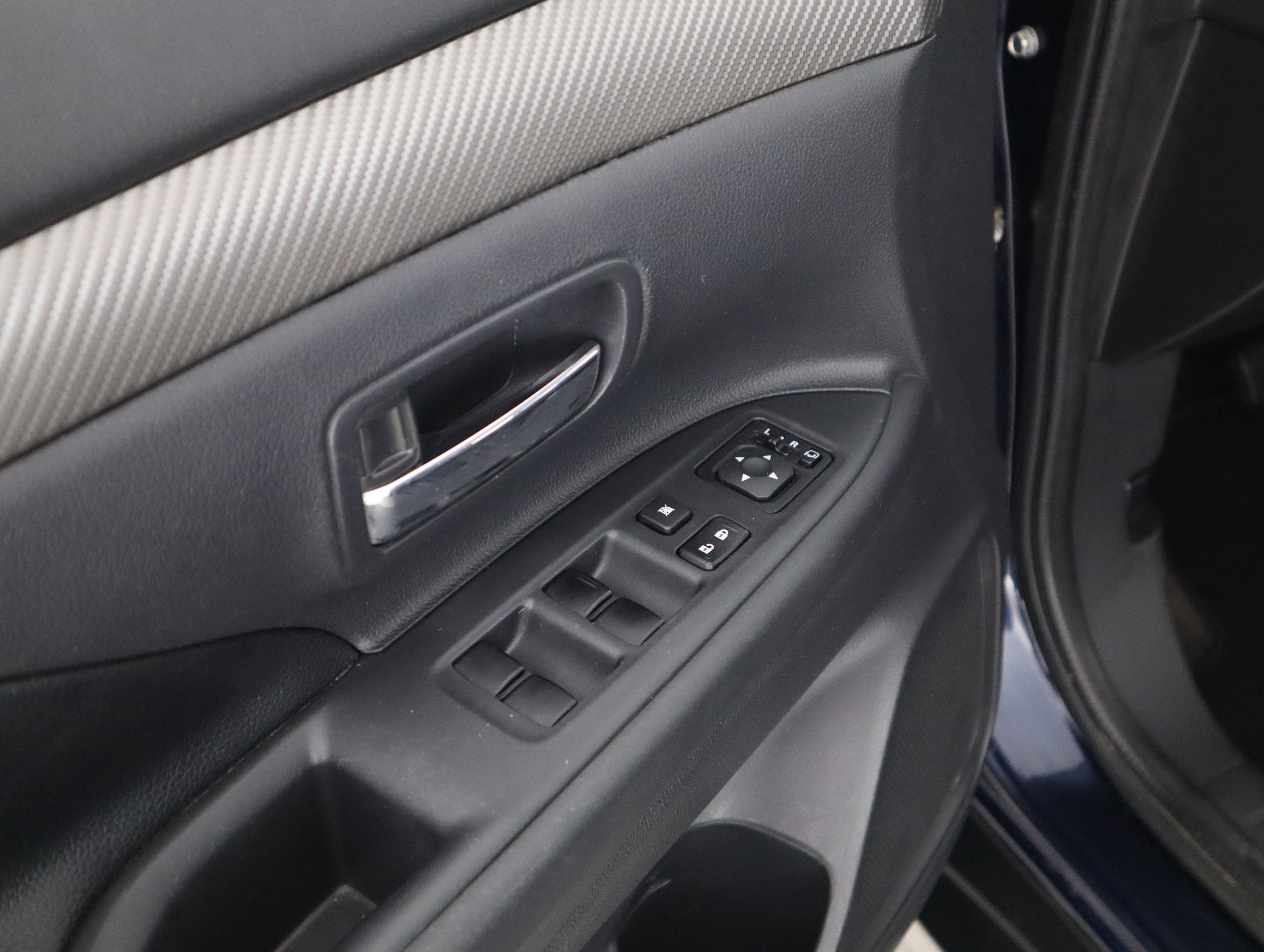 MITSUBISHI OUTLANDER 2015