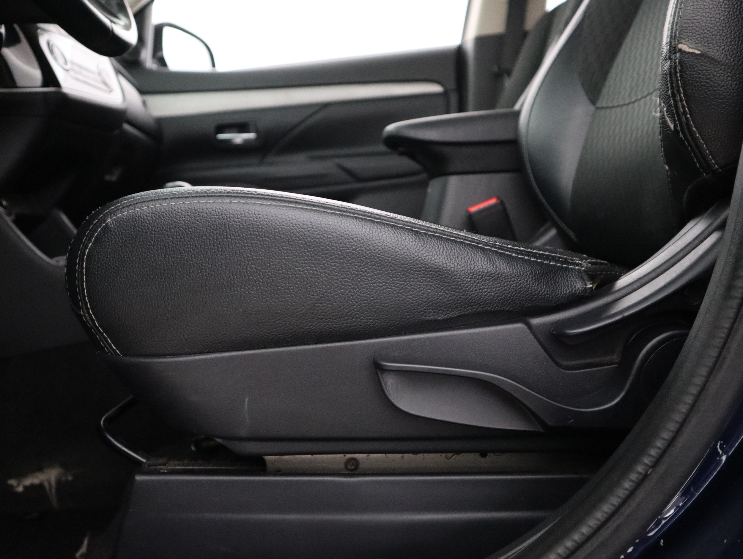 MITSUBISHI OUTLANDER 2015