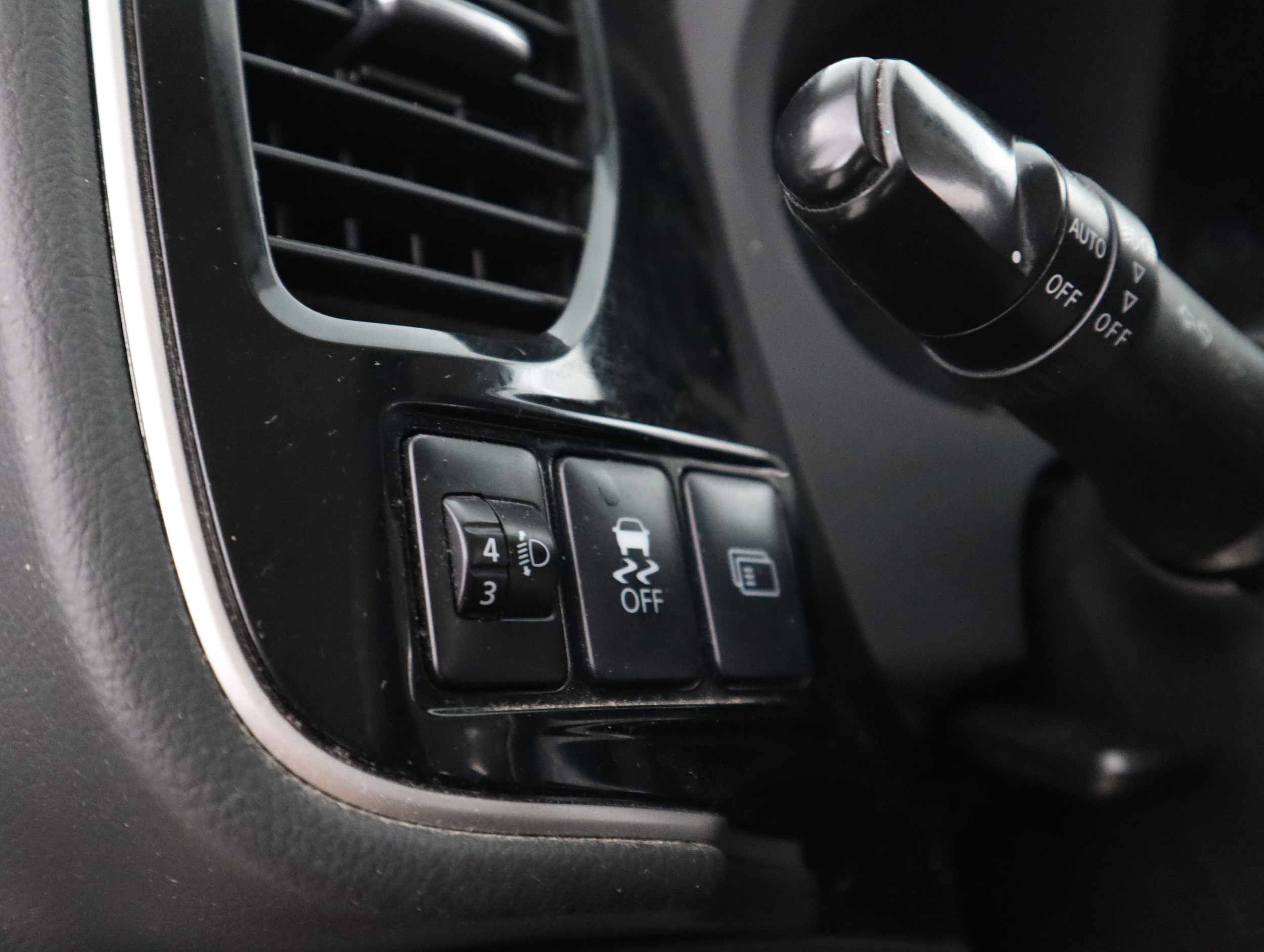 MITSUBISHI OUTLANDER 2015