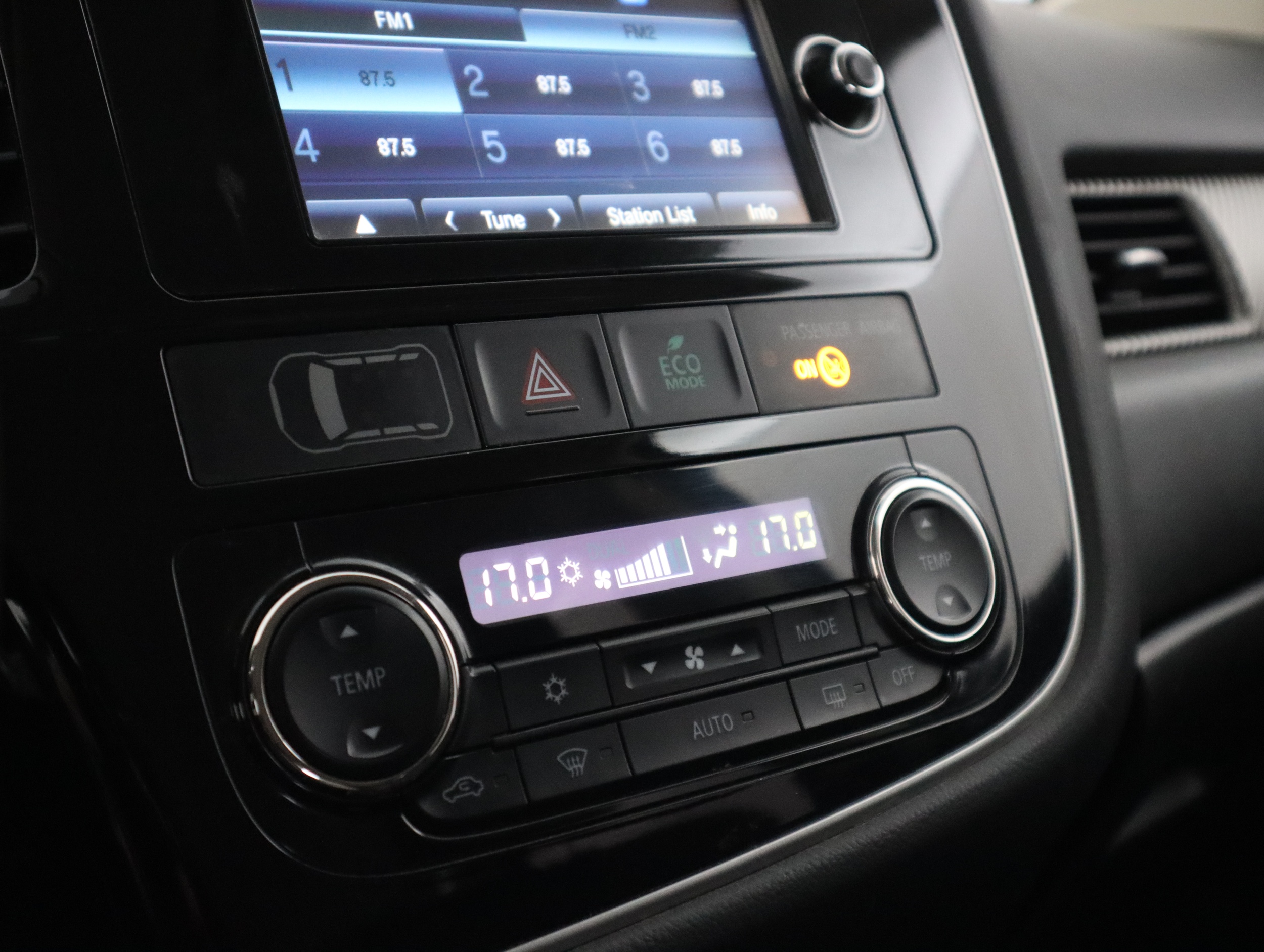 MITSUBISHI OUTLANDER 2015