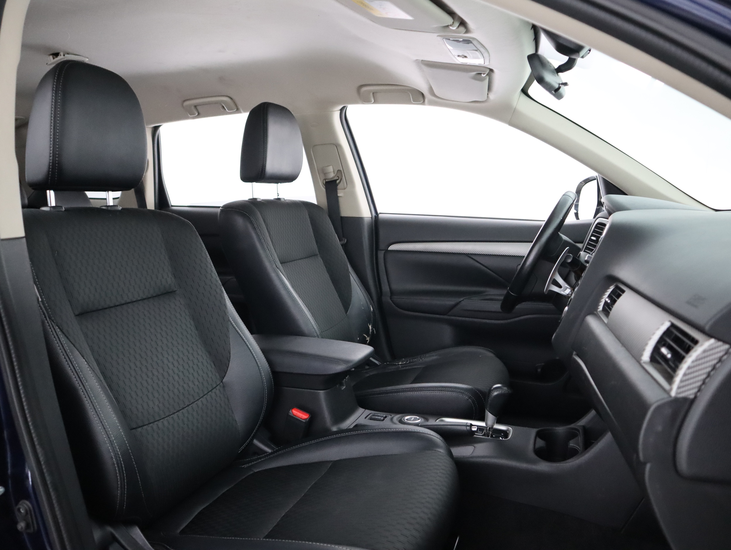 MITSUBISHI OUTLANDER 2015