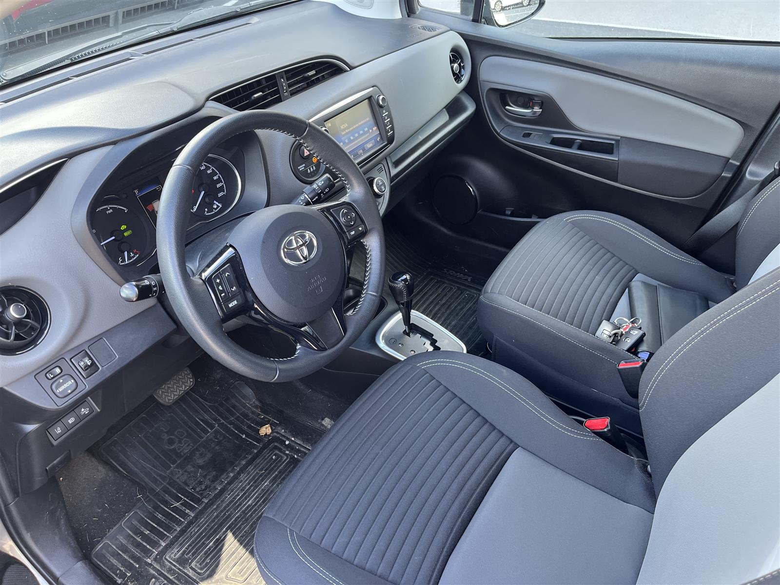 TOYOTA Yaris 2018