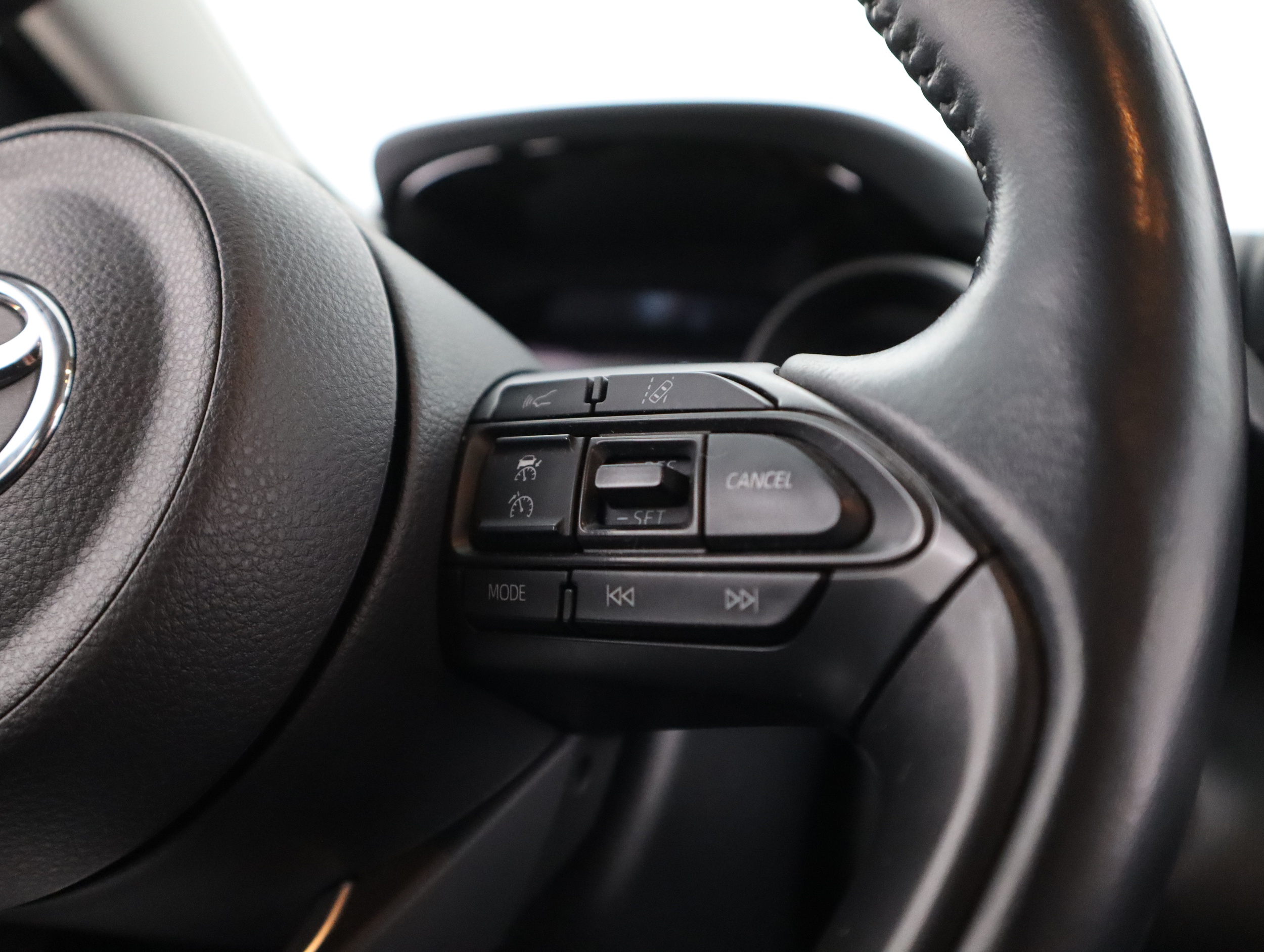 TOYOTA Yaris 2023