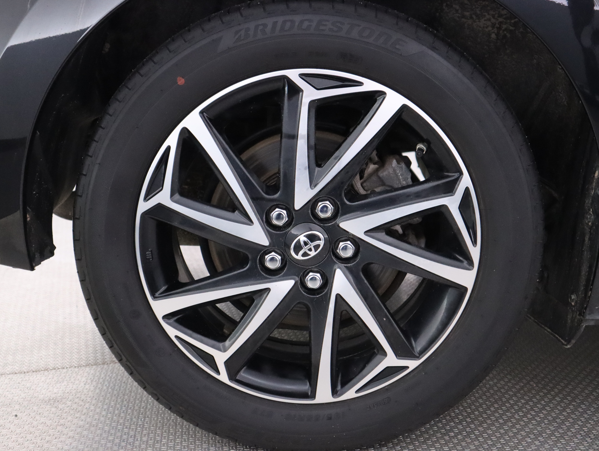 TOYOTA Yaris 2023