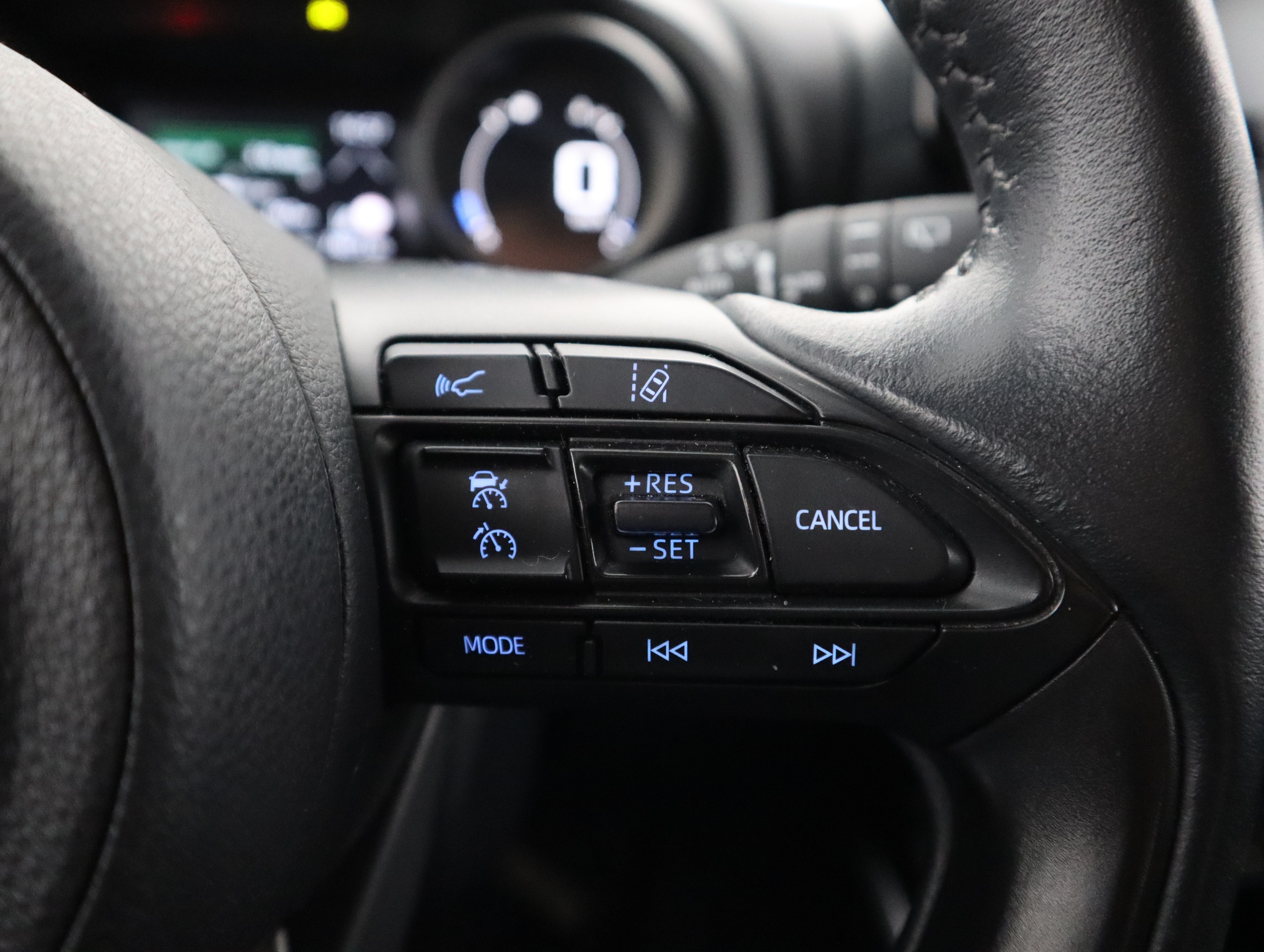 TOYOTA Yaris 2023