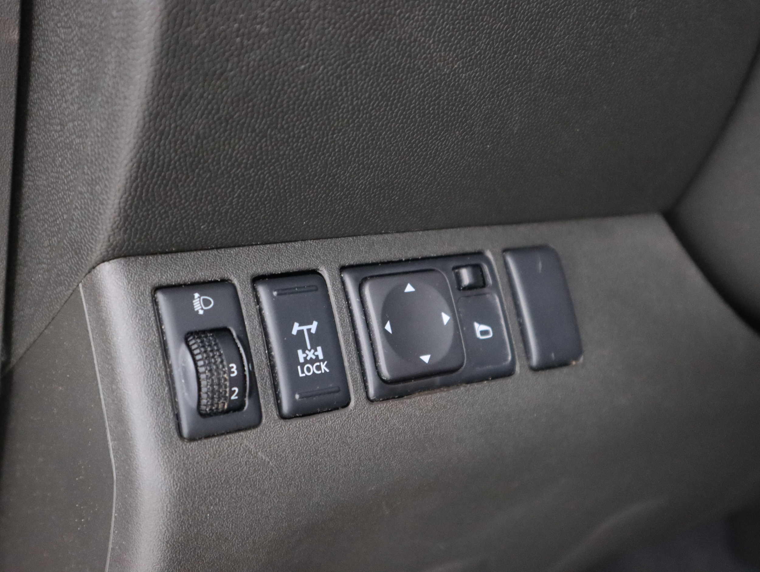 NISSAN NAVARA 2014