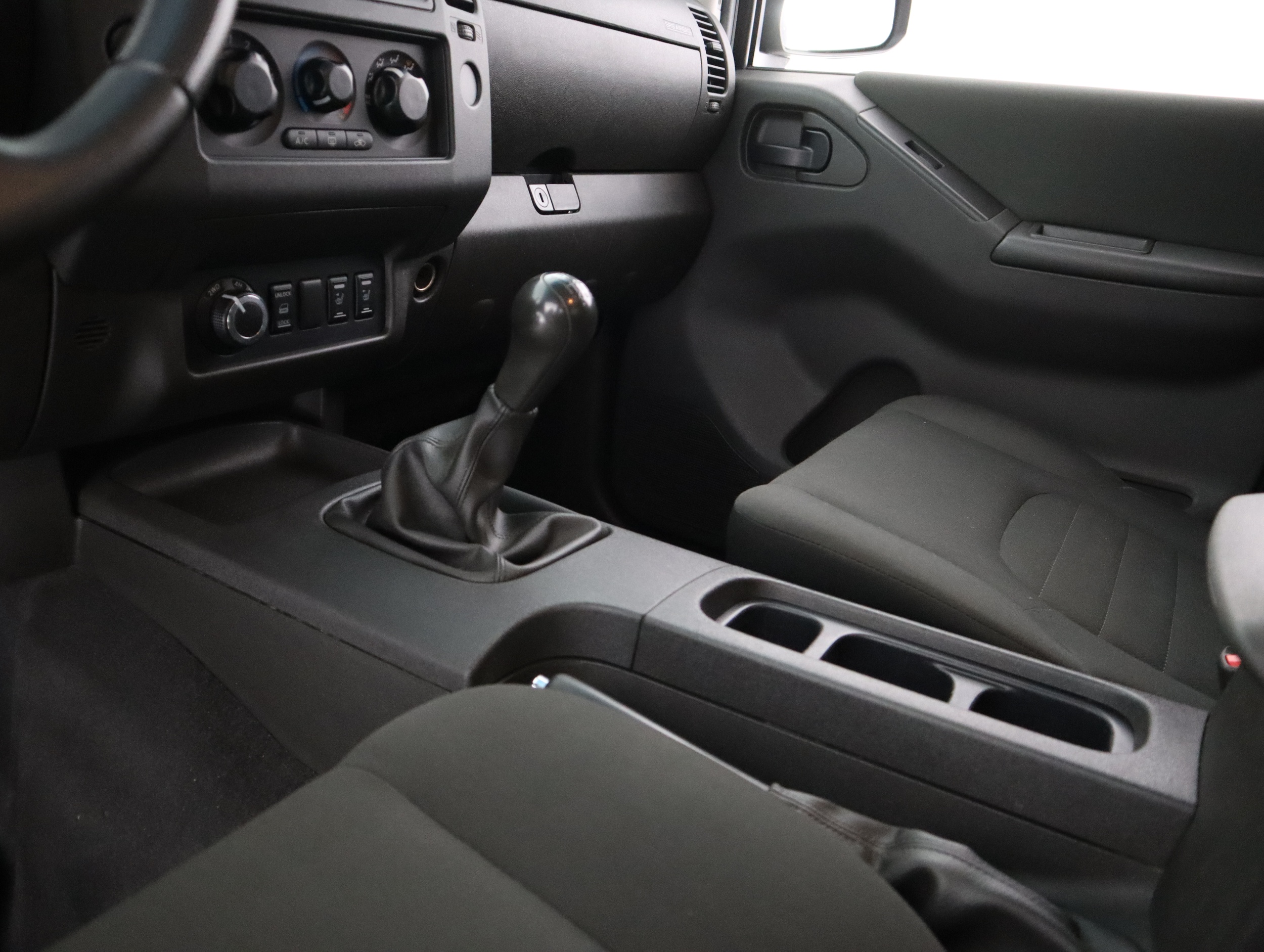 NISSAN NAVARA 2014