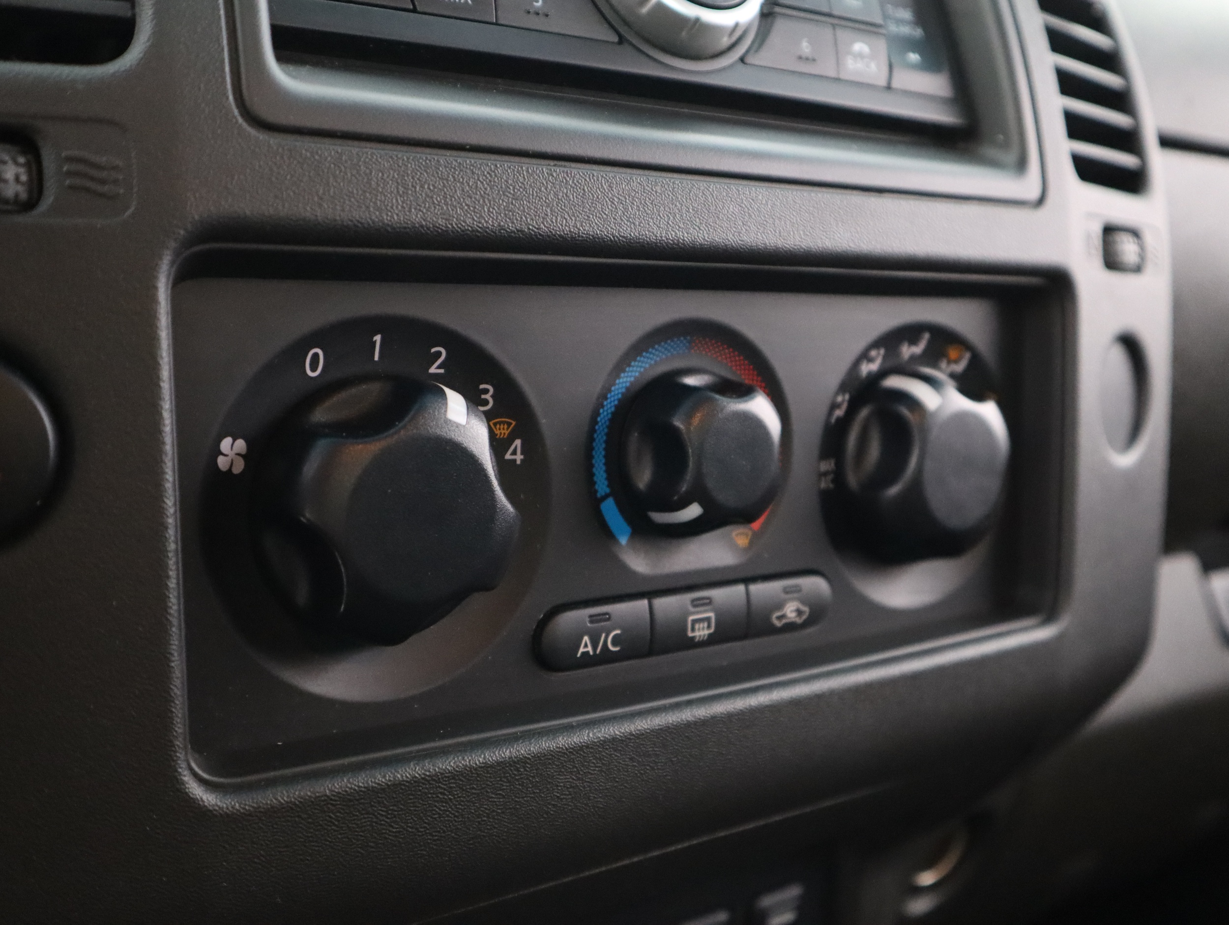 NISSAN NAVARA 2014