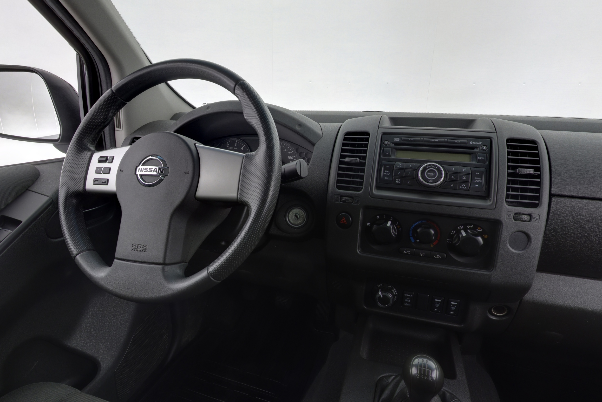 NISSAN NAVARA 2014